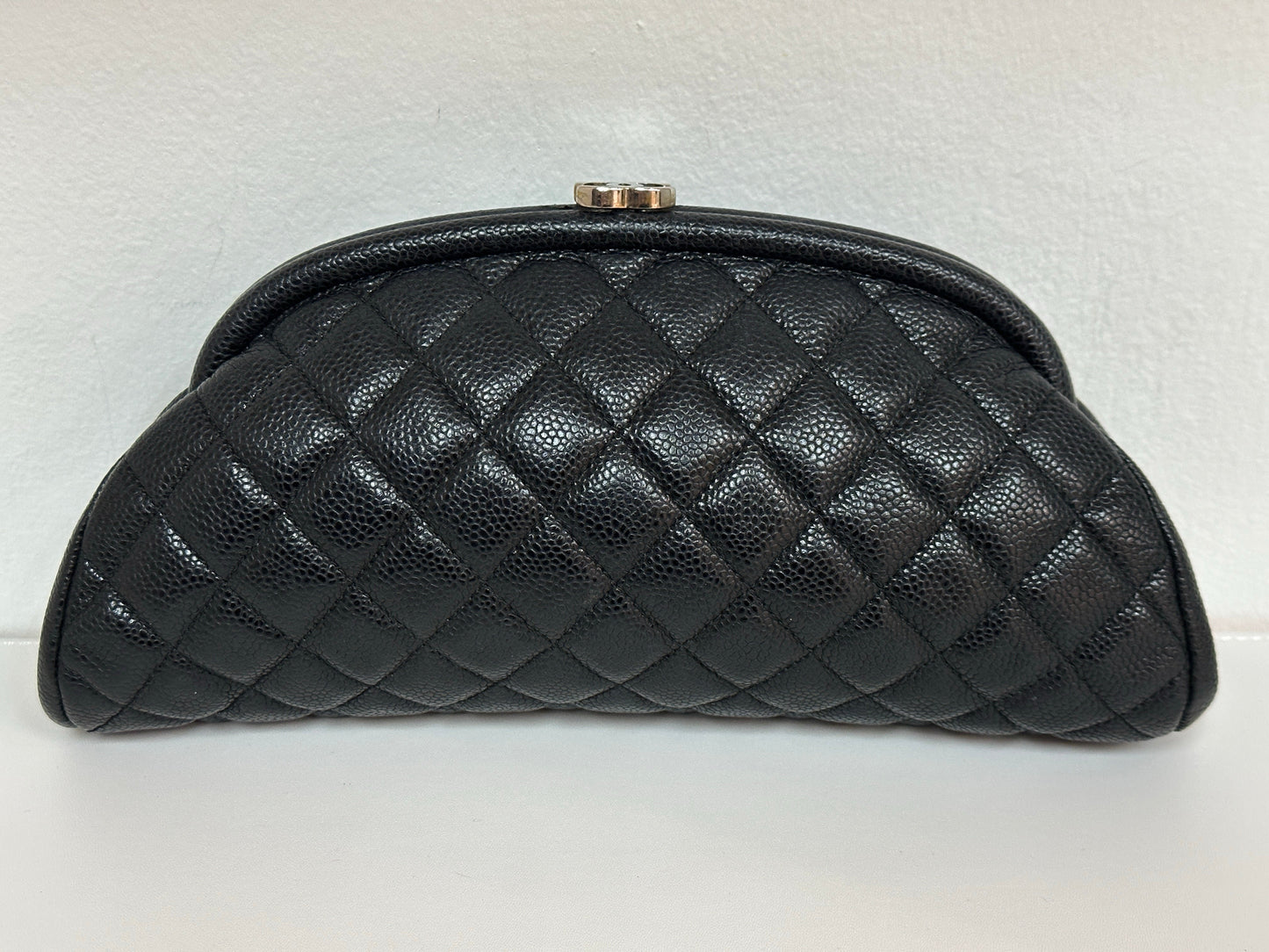 Chanel Quilted Timeless Kisslock Clutch Black Caviar holo 1595
