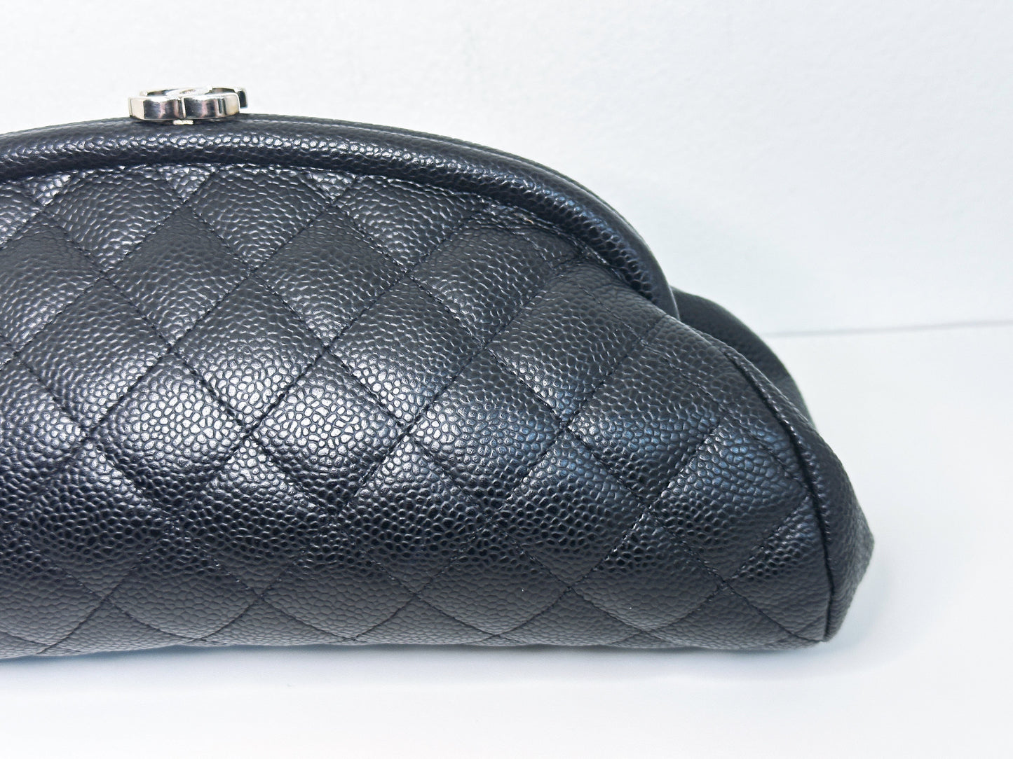 Chanel Quilted Timeless Kisslock Clutch Black Caviar holo 1193