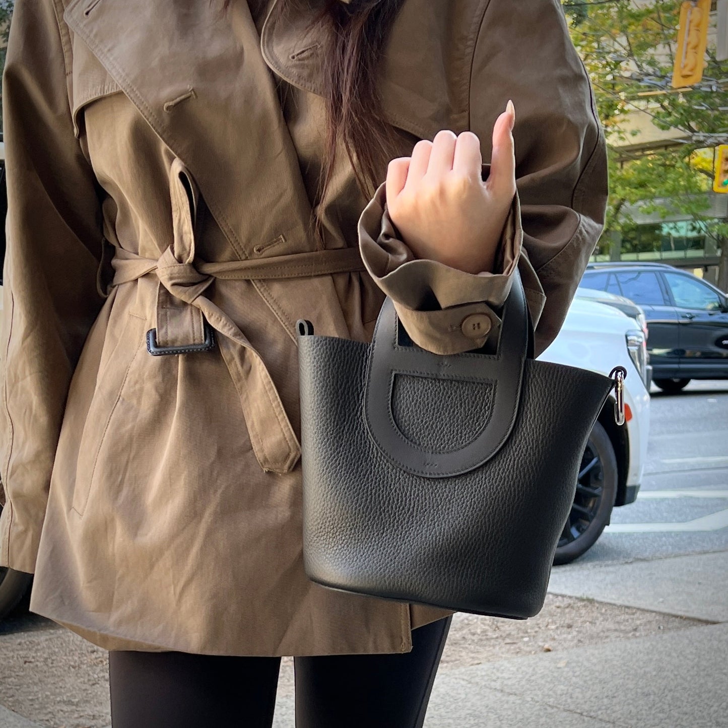 Hermes Black Clemence In-The-Loop 18 TWS