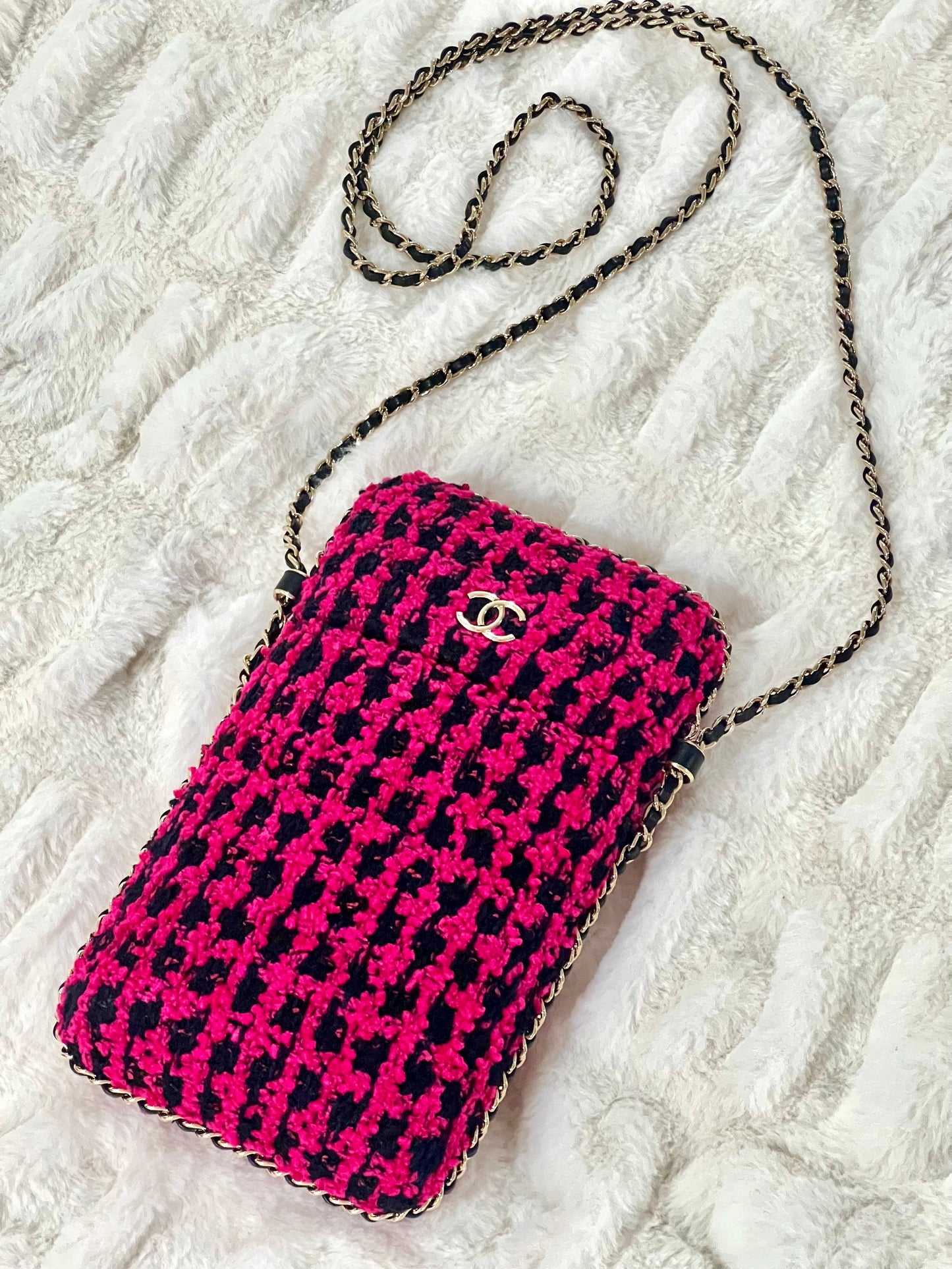 CHANEL CC TWEED PHONE CASE CHAIN BAG