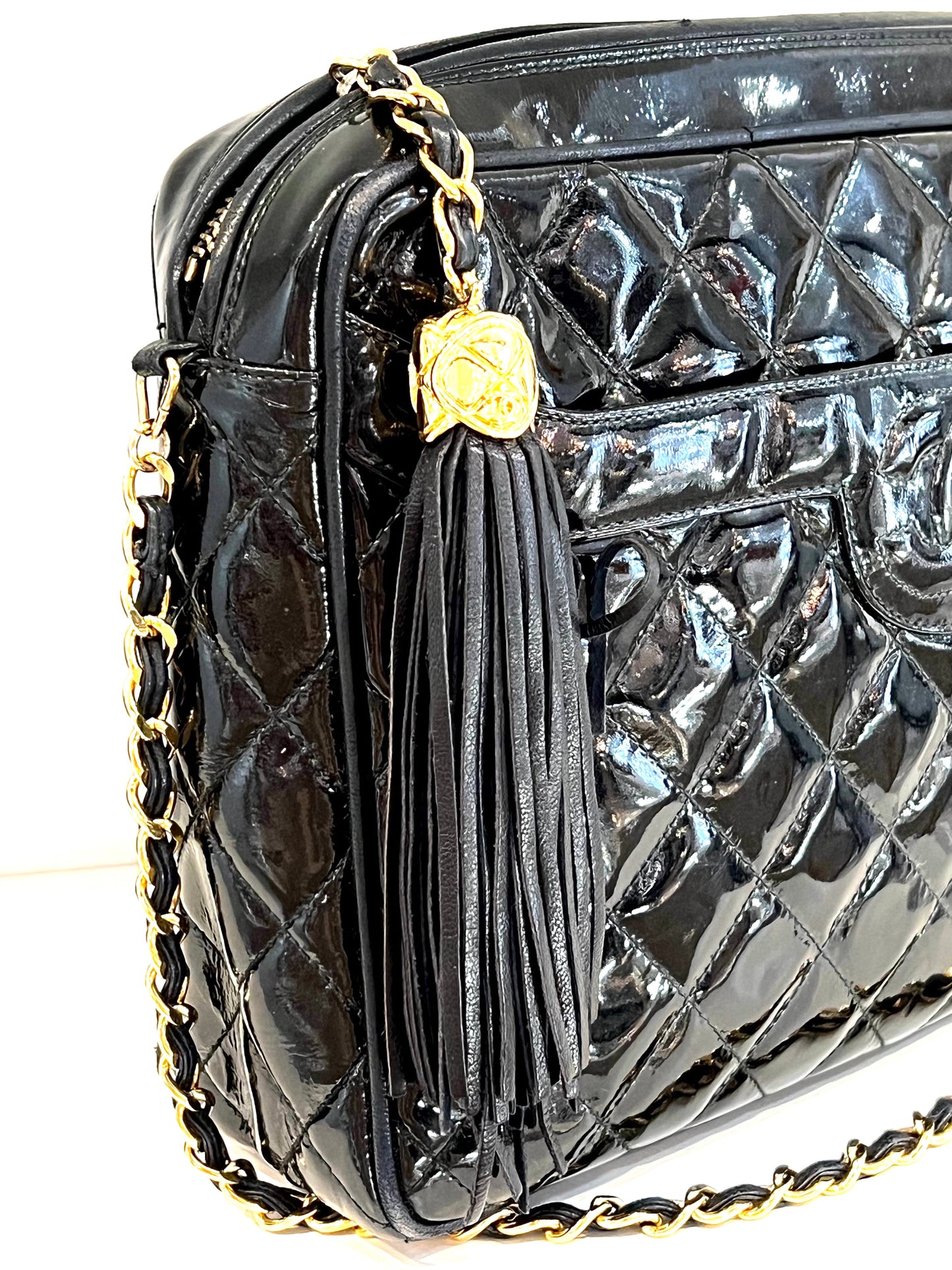 CHANEL VINTAGE QUILTED PATENT CAMERA TASSEL MEDIUM BAG