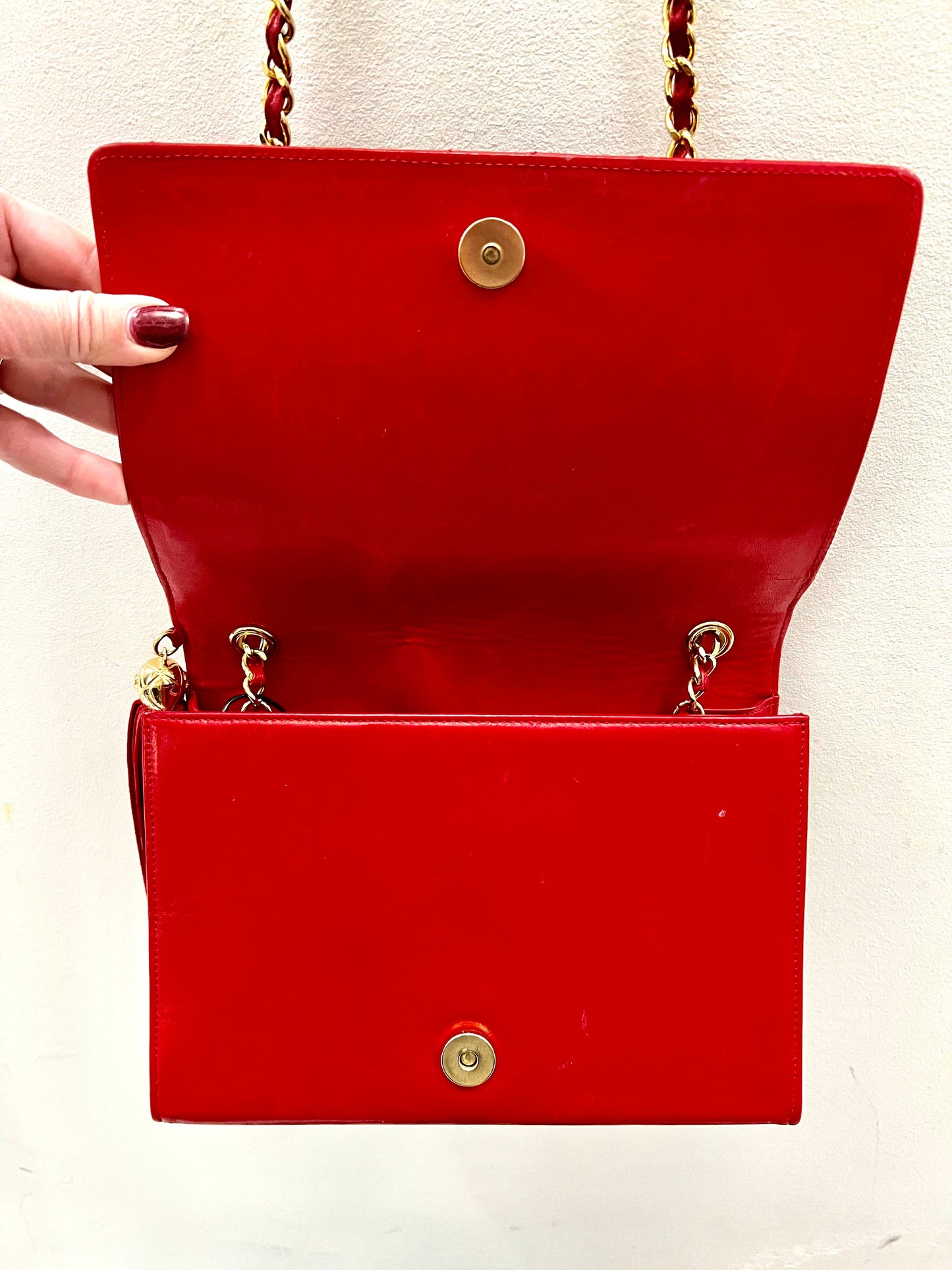 CHANEL VINTAGE RED CHEVRON QUILTED LAMBSKIN CHAIN BAG