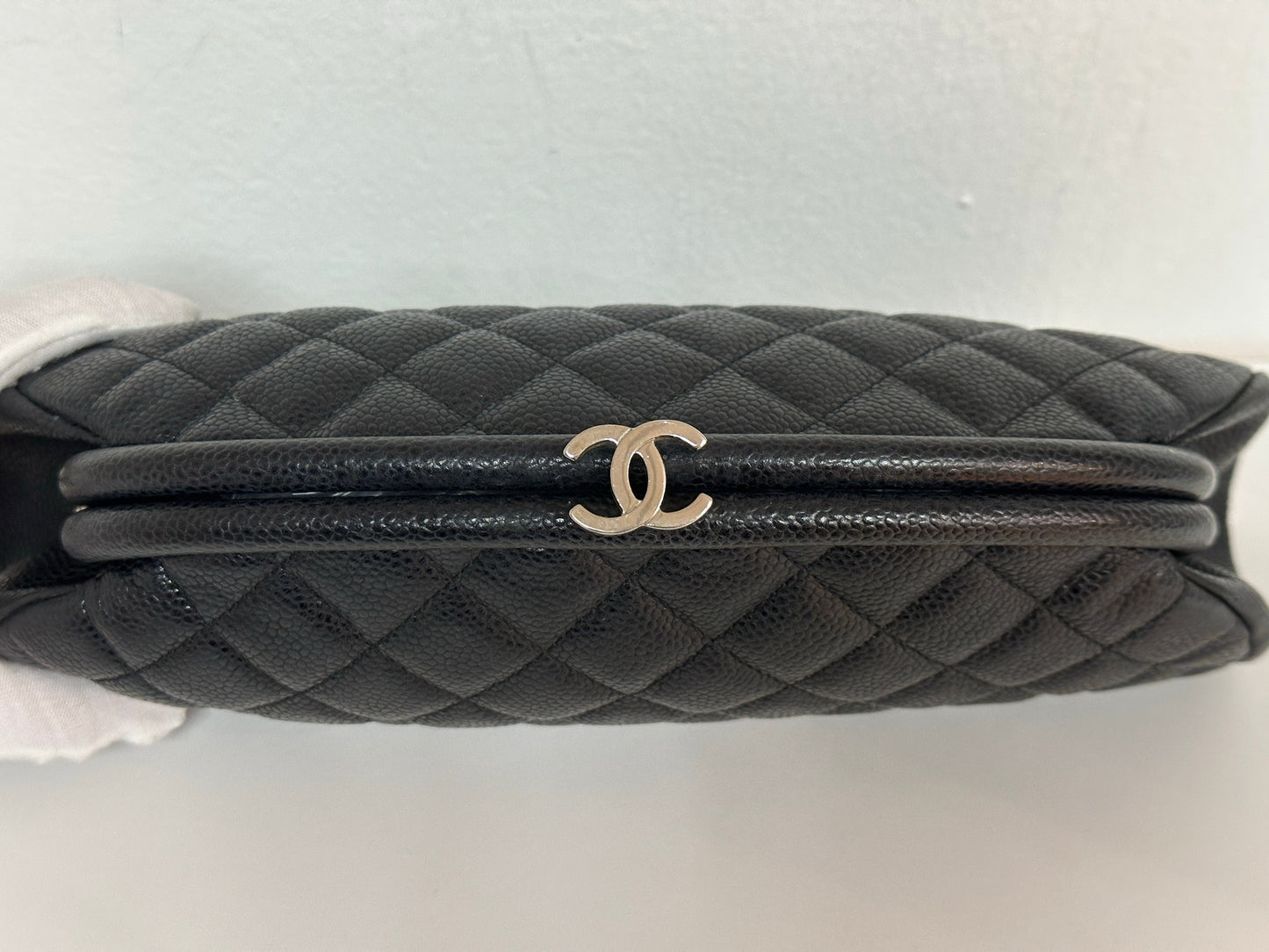 Chanel Quilted Timeless Kisslock Clutch Black Caviar holo 1595