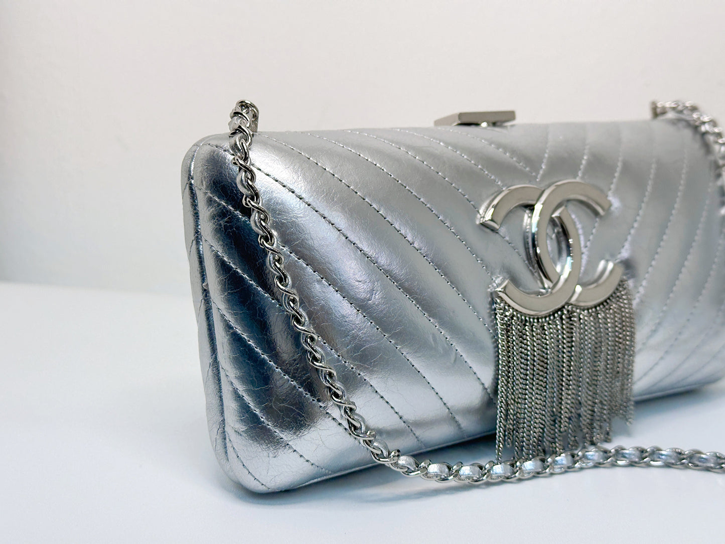 Chanel Silver Chain Fringe Leather Clutch Bag Silvery 2572 holo