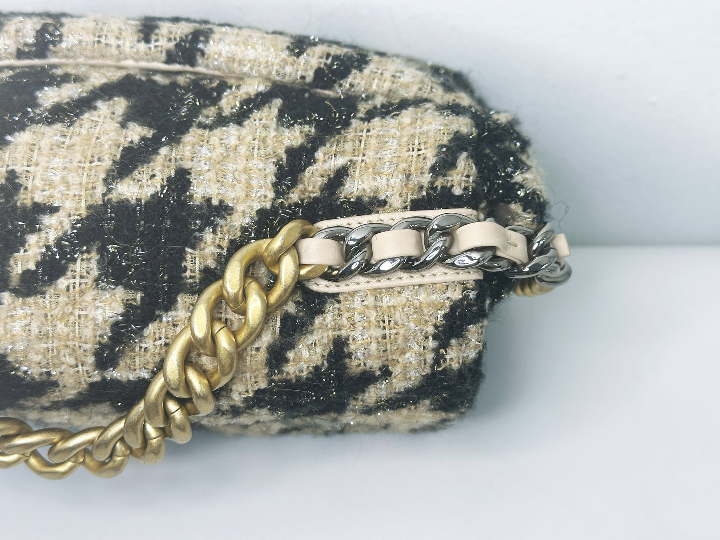 CHANEL 19K HOUNDSTOOTH TWEED 19 Small BEIGE/BLACK 2877 holo card