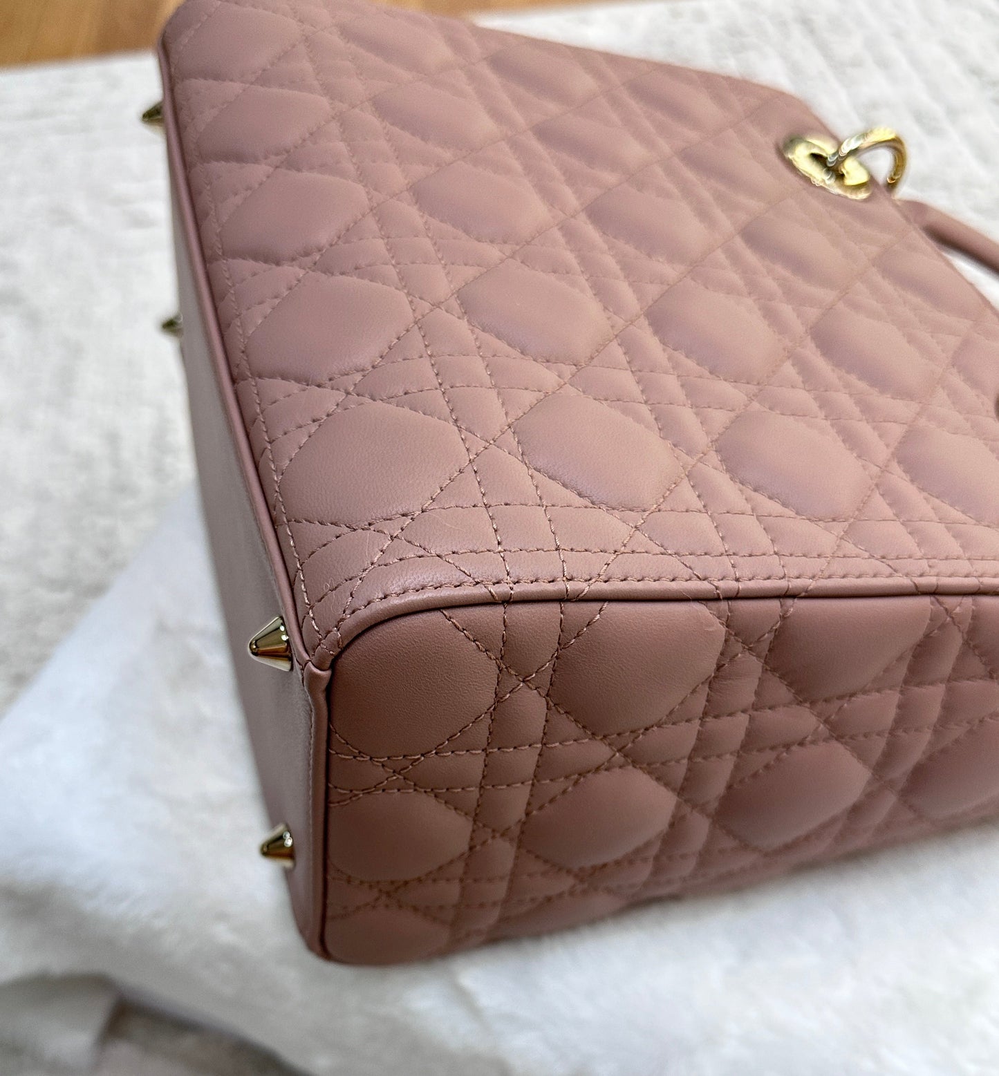 CHRISTIAN DIOR Lambskin Cannage Medium Lady Dior Fard