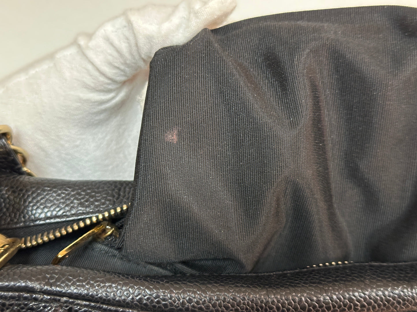 Chanel Black Quilted Caviar CC Logo Chain Shoulder Bag holo 8438