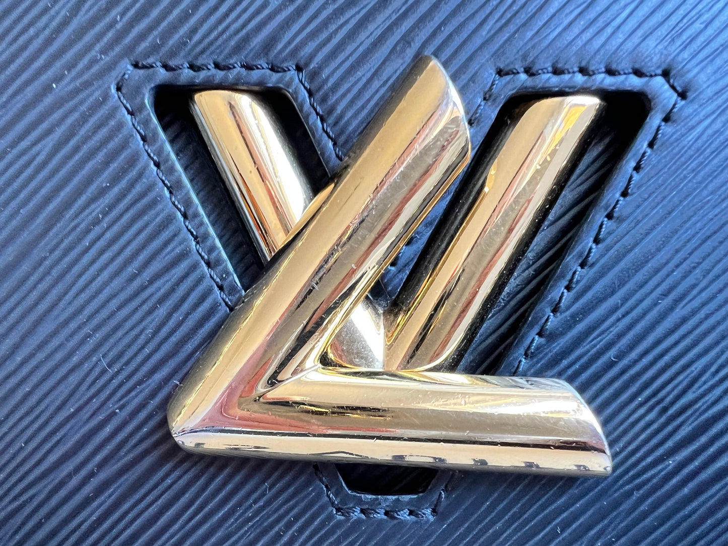 Louis Vuitton Black Twist MM Shoulder Bag (RRP £3450)