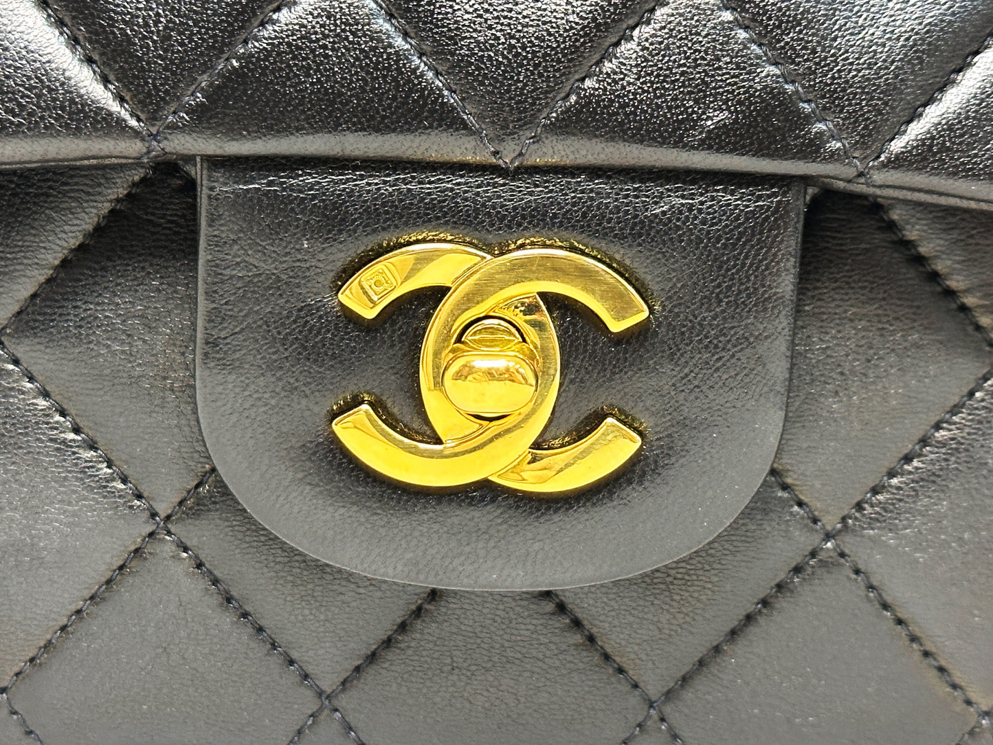 Chanel Vintage Black Quilted Lambskin Medium Classic Double Flap Bag 2843 holo card