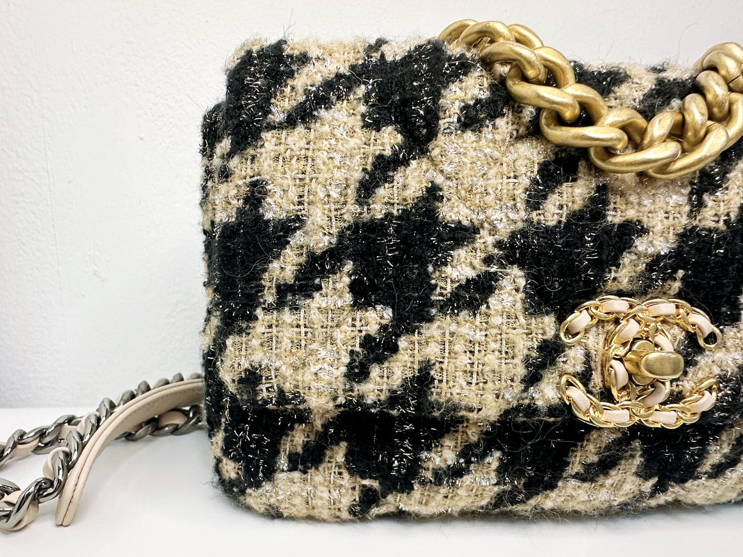 CHANEL 19K HOUNDSTOOTH TWEED 19 Small BEIGE/BLACK 2877 holo card