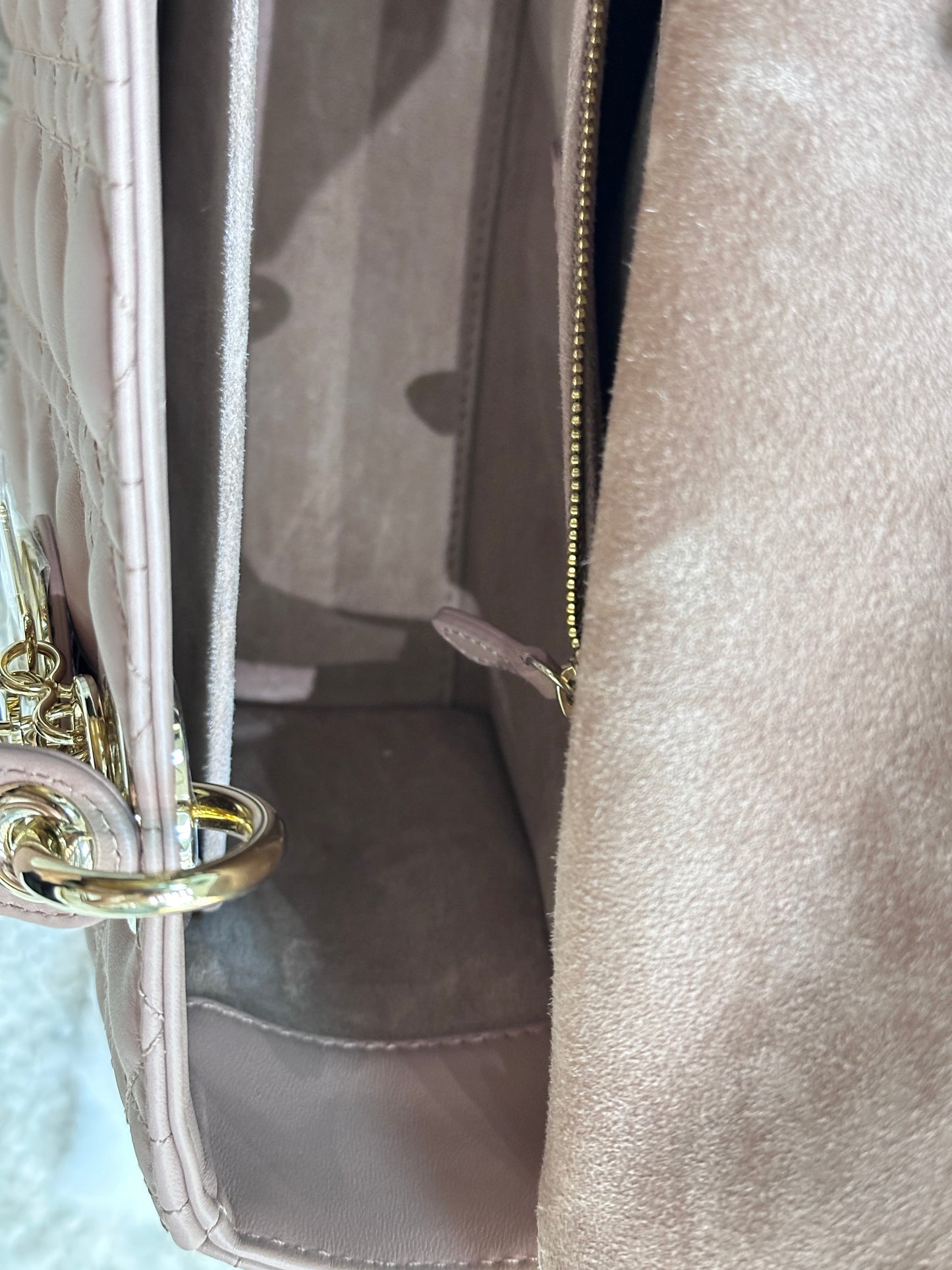 CHRISTIAN DIOR Lambskin Cannage Medium Lady Dior Fard