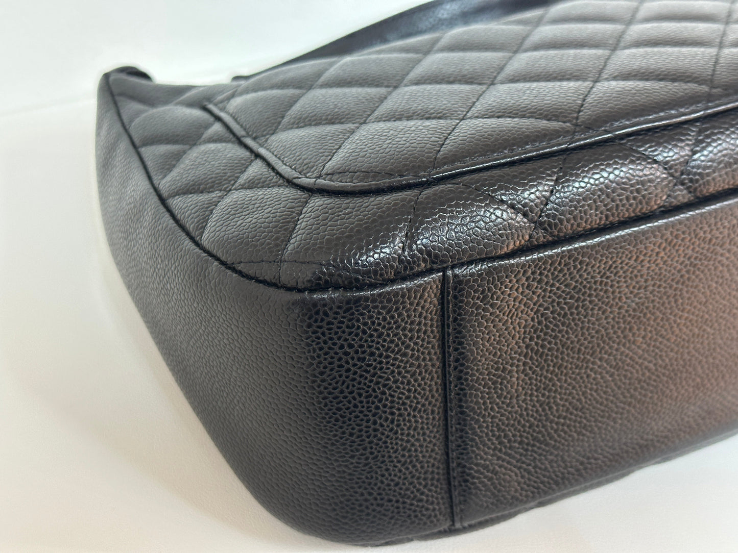 Chanel Black Quilted Caviar CC Logo Chain Shoulder Bag holo 8438