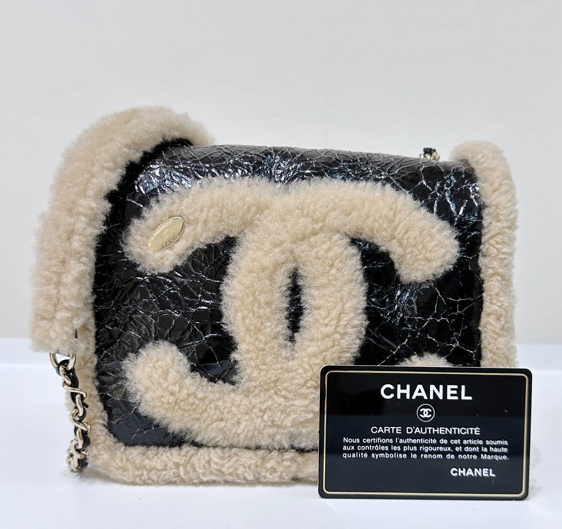 CHANEL Crumpled Calfskin Shearling CC Flap Black Beige