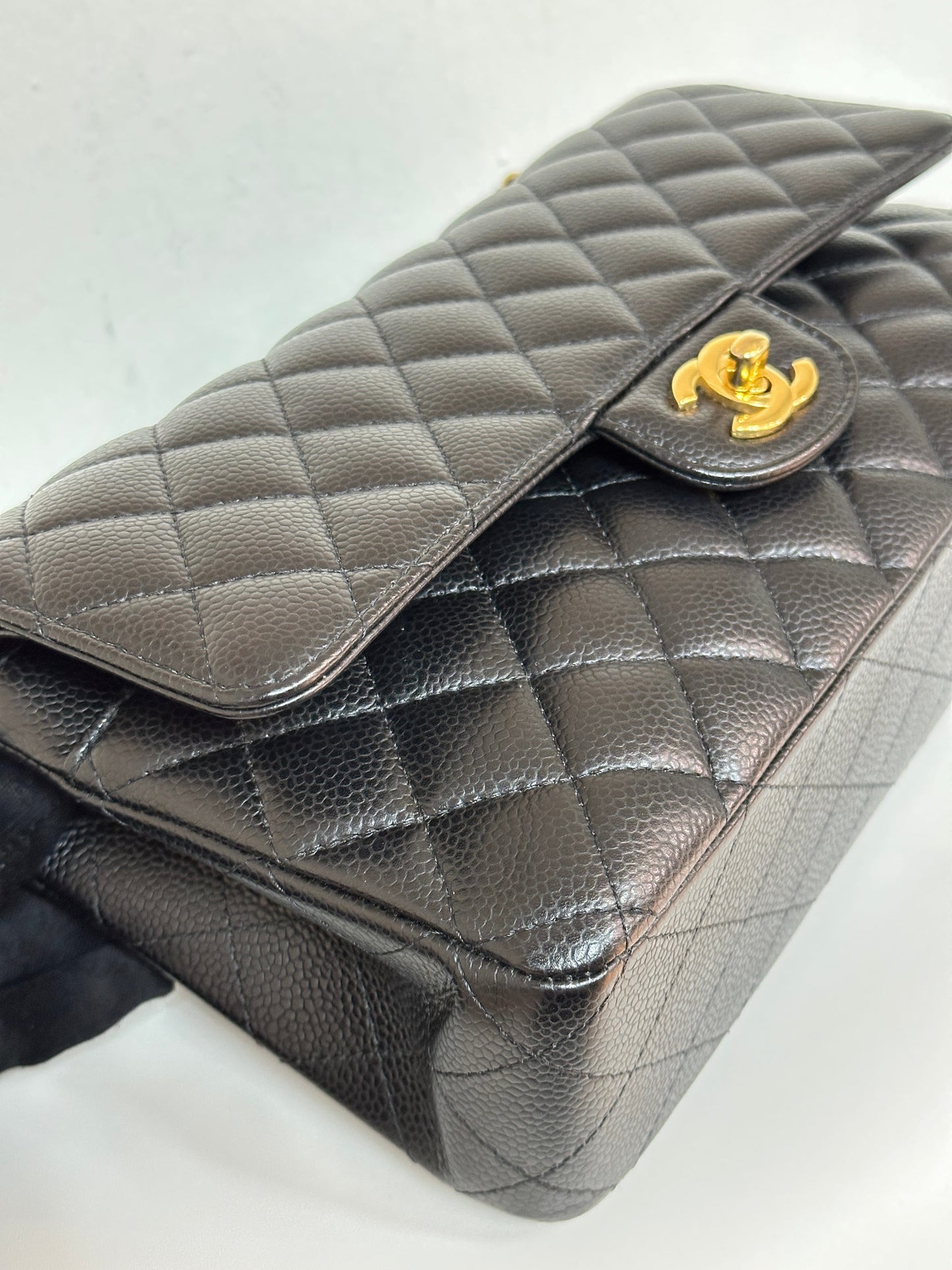Chanel Medium Classic Quilted Caviar Double Flap Bag Black 2022 year Microchip (There is a slight crack on the inner buckle)