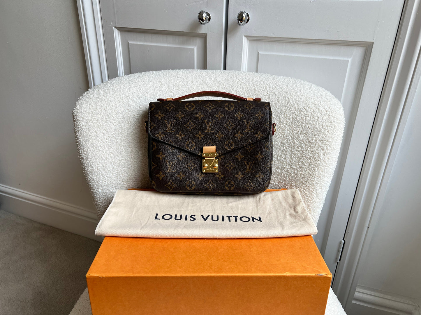 Louis Vuitton Pochette Metis Monogram (RRP £2,000)