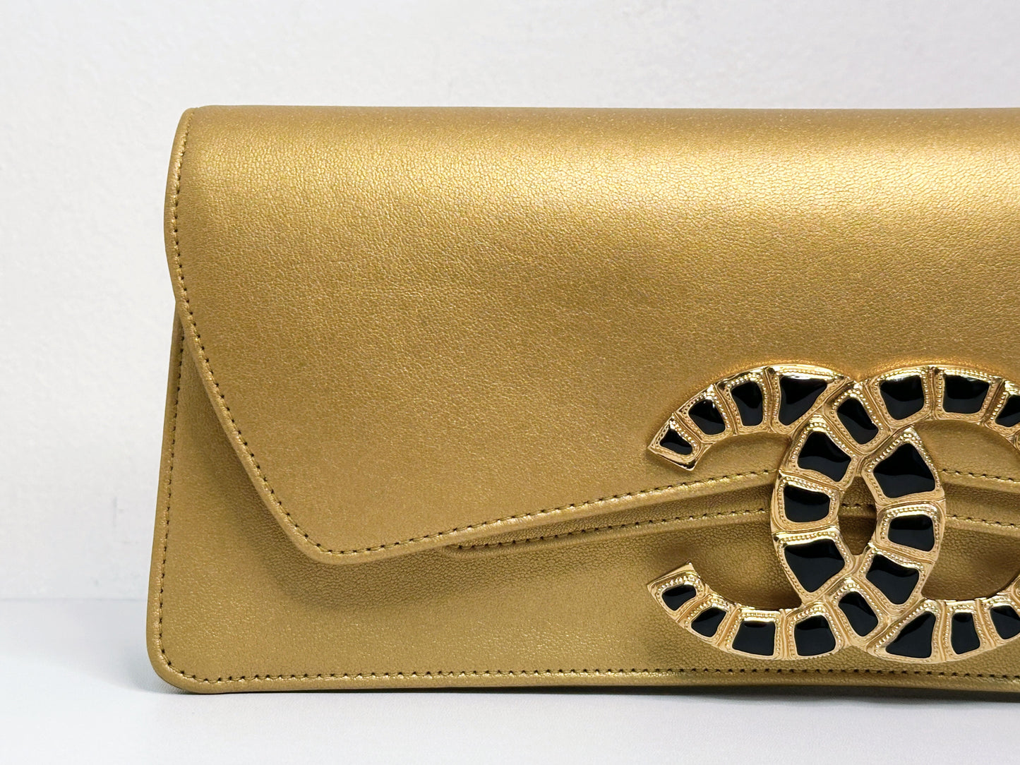 Chanel Lambskin Evening In Egypt Clutch Gold 2815 holo card