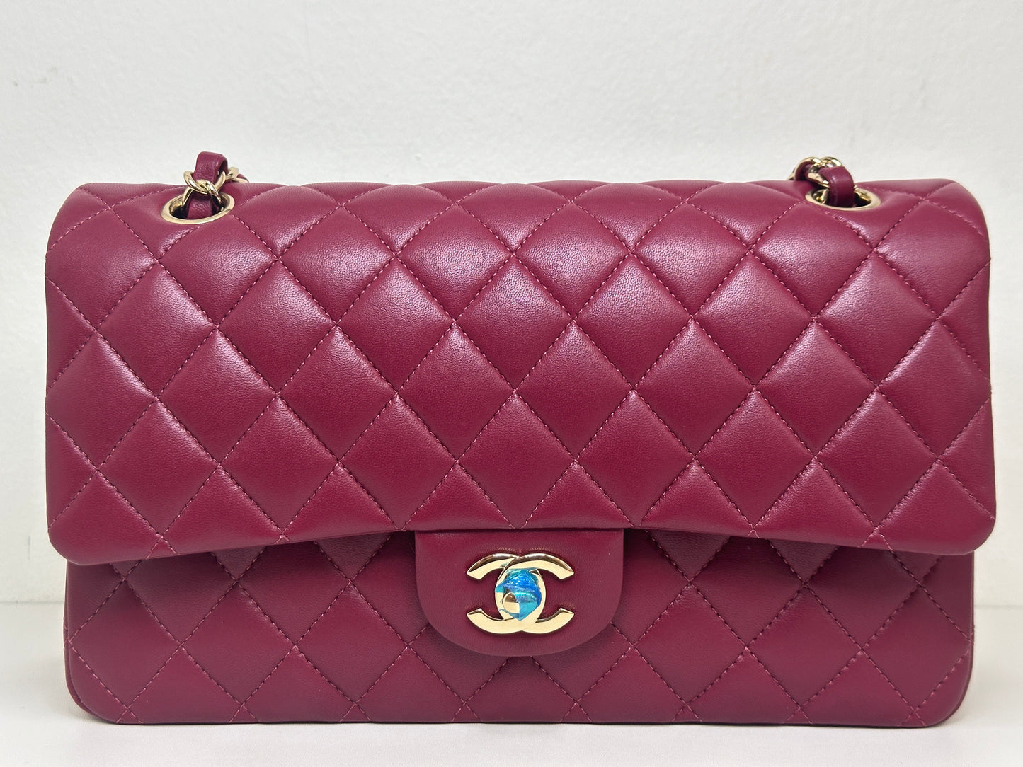CHANEL MEDIUM 21A CLASSIC DOUBLE FLAP BAG LAMBSKIN DARK RED LGHW ULLK microchip