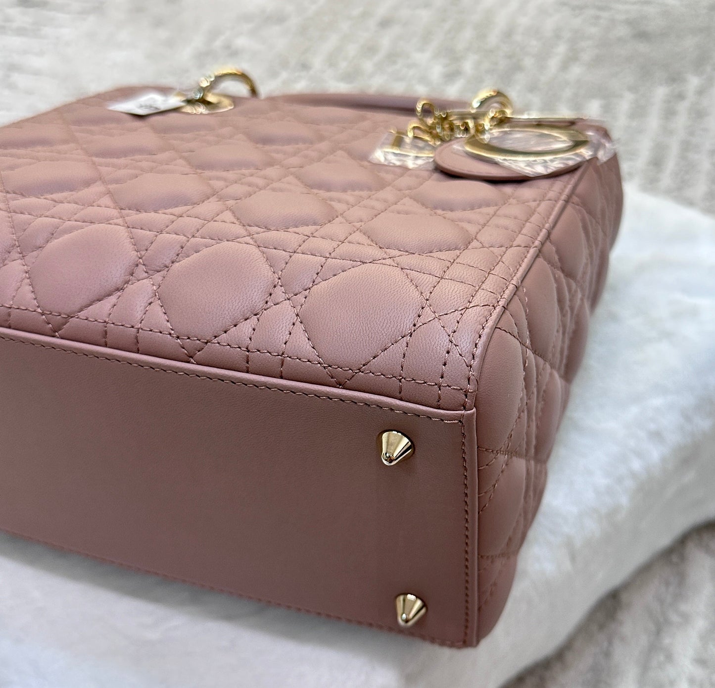 CHRISTIAN DIOR Lambskin Cannage Medium Lady Dior Fard