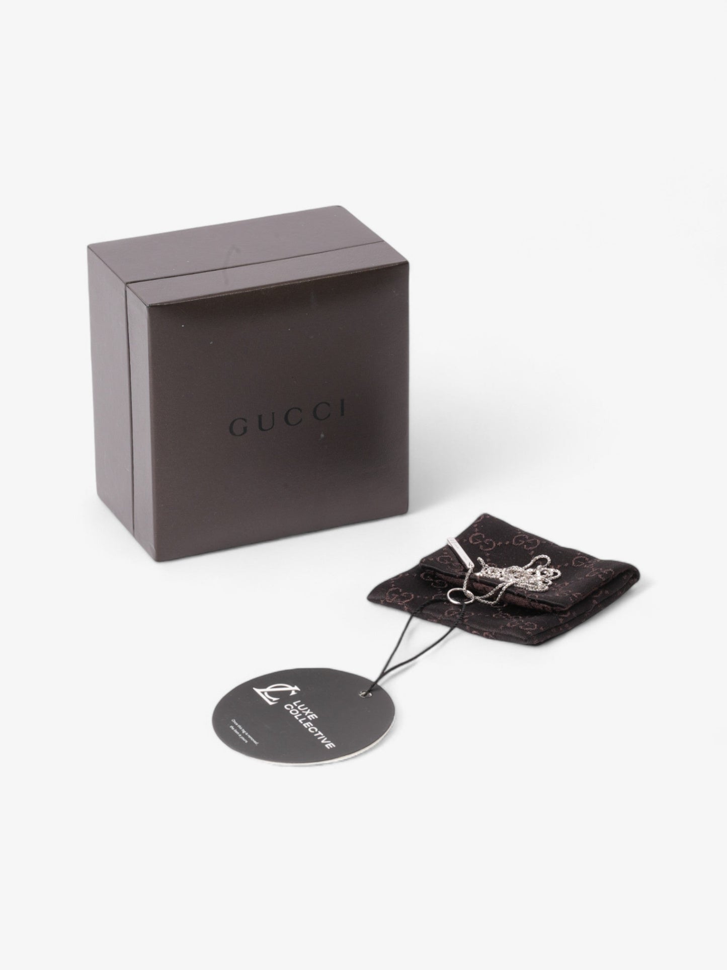 Gucci 18 Karat Bar Lariat Pendant Necklace Silver White Gold 54cm