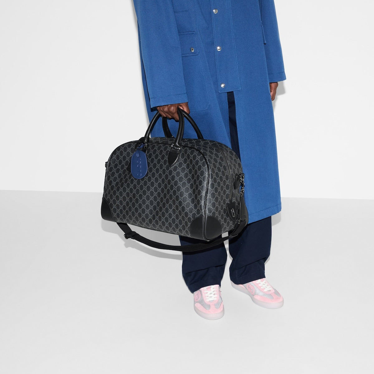 GUCCI GG EMBLEM MEDIUM DUFFLE BAG