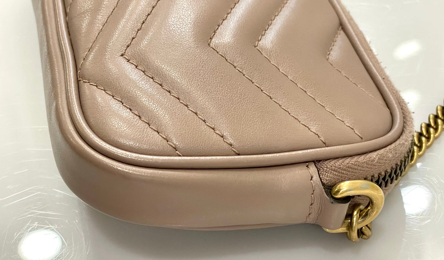 GUCCI GG MARMONT MATELASSE MINI CHAIN CROSSBODY BAG