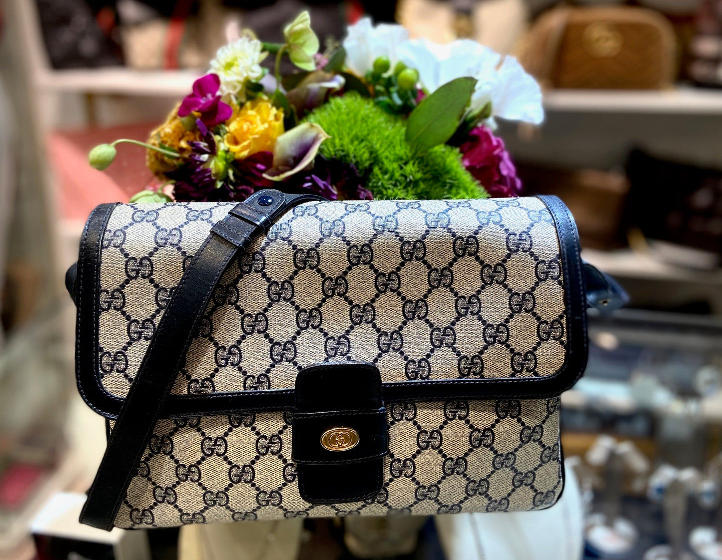 GUCCI GG SUPREME VINTAGE SHOULDER BAG