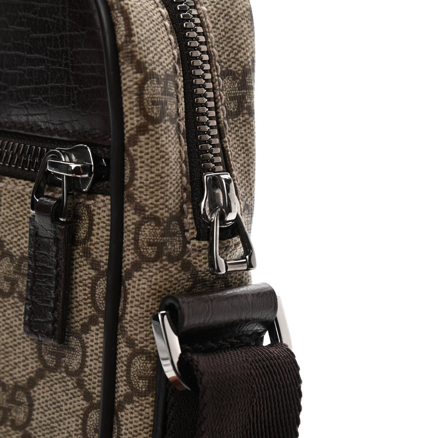 GUCCI GG SUPREME SMALL MESSENGER BAG