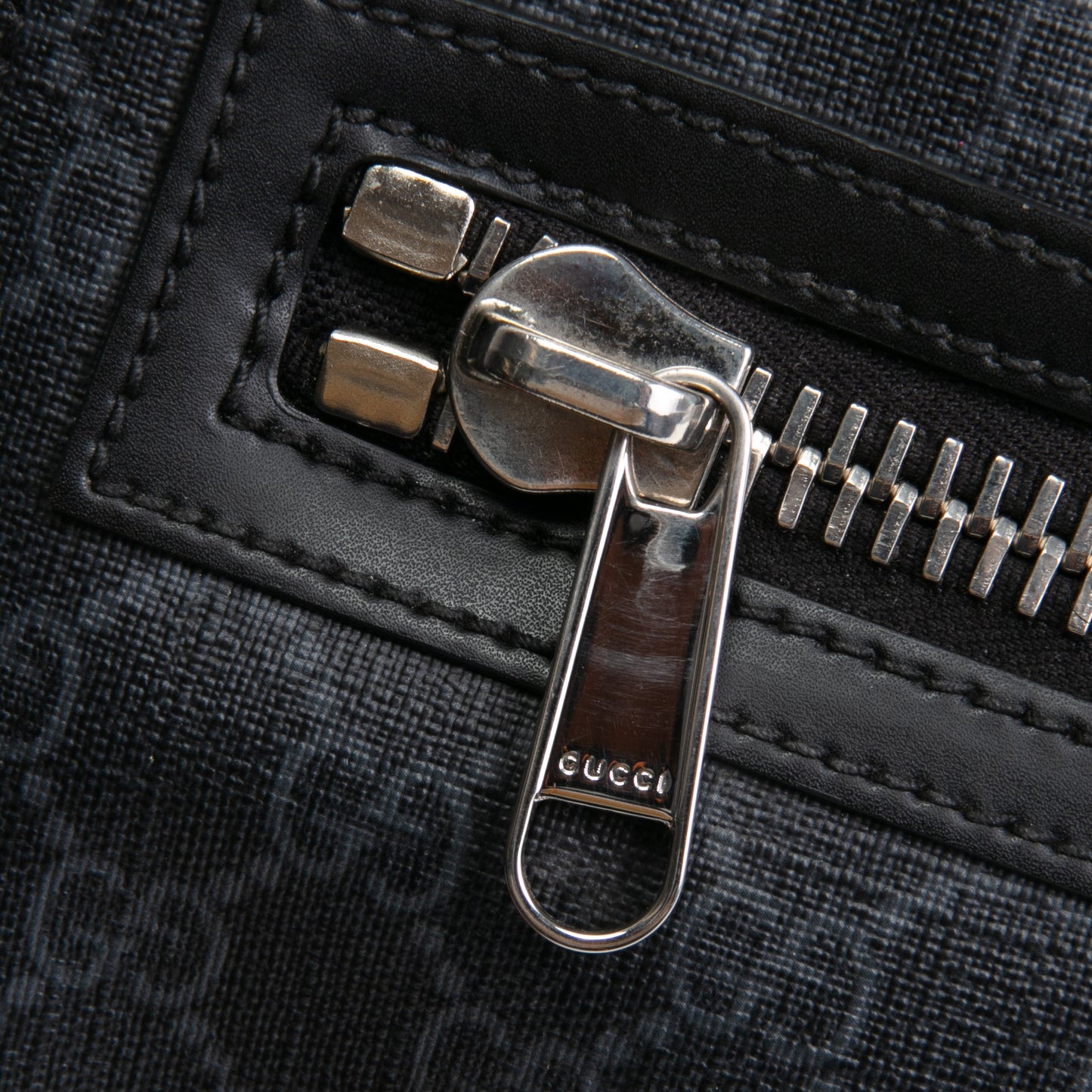 GUCCI GG Supreme Messenger- Black