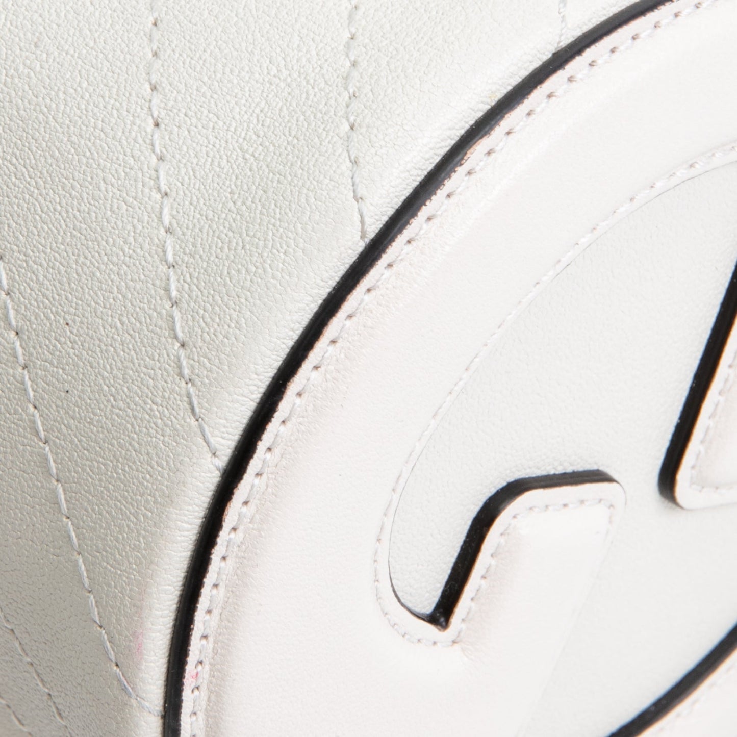 GUCCI Small Blondie Barrel Shoulder Bag- White