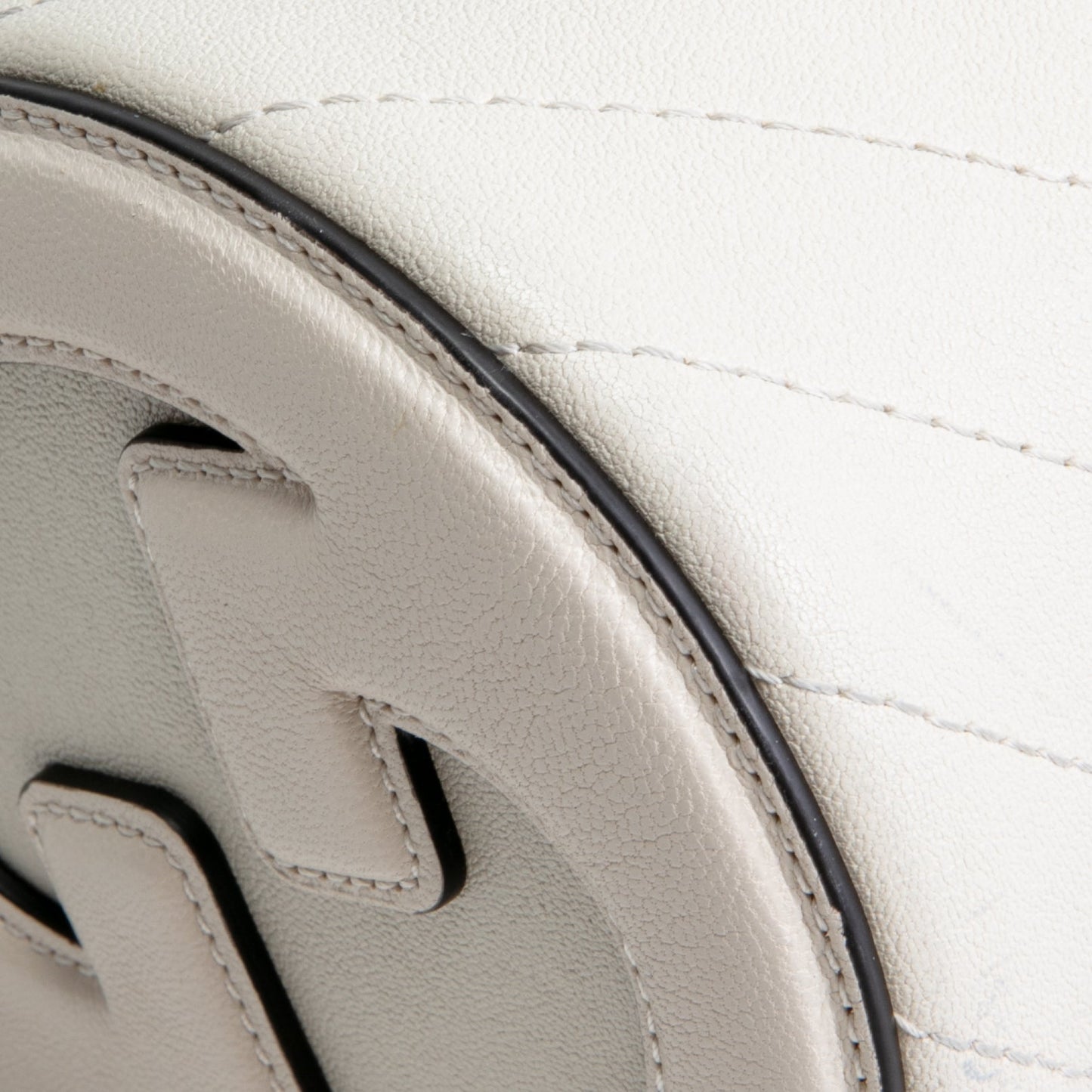 GUCCI Small Blondie Barrel Shoulder Bag- White