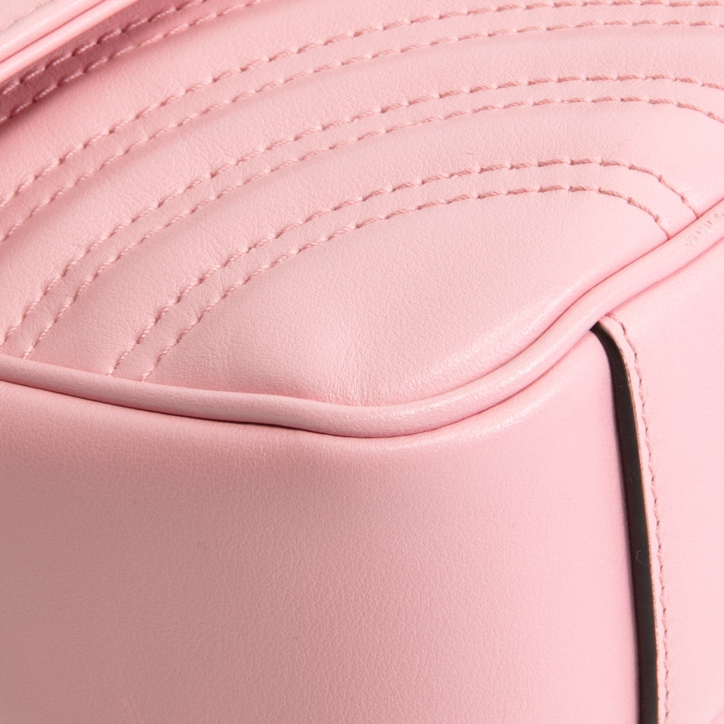 GUCCI Marmont Matelasse Flap Bag Small - Pink