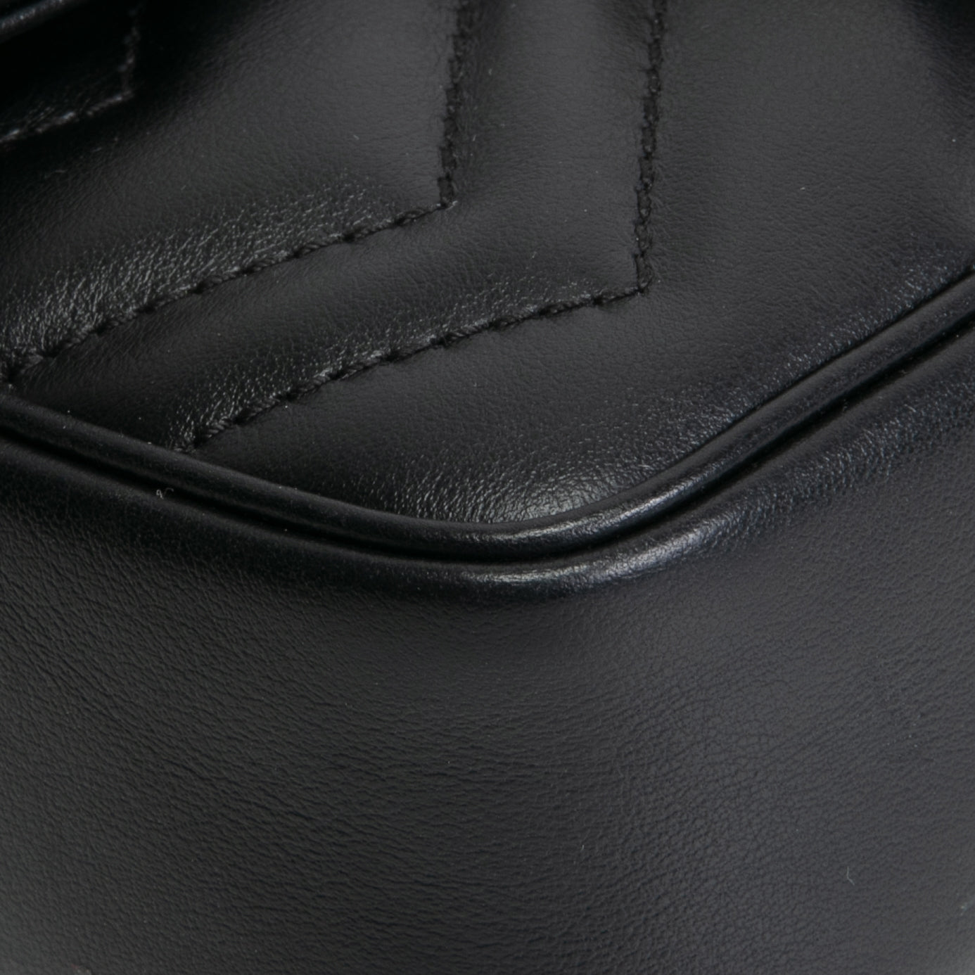 GUCCI Leather Marmont GG Super Mini - Black