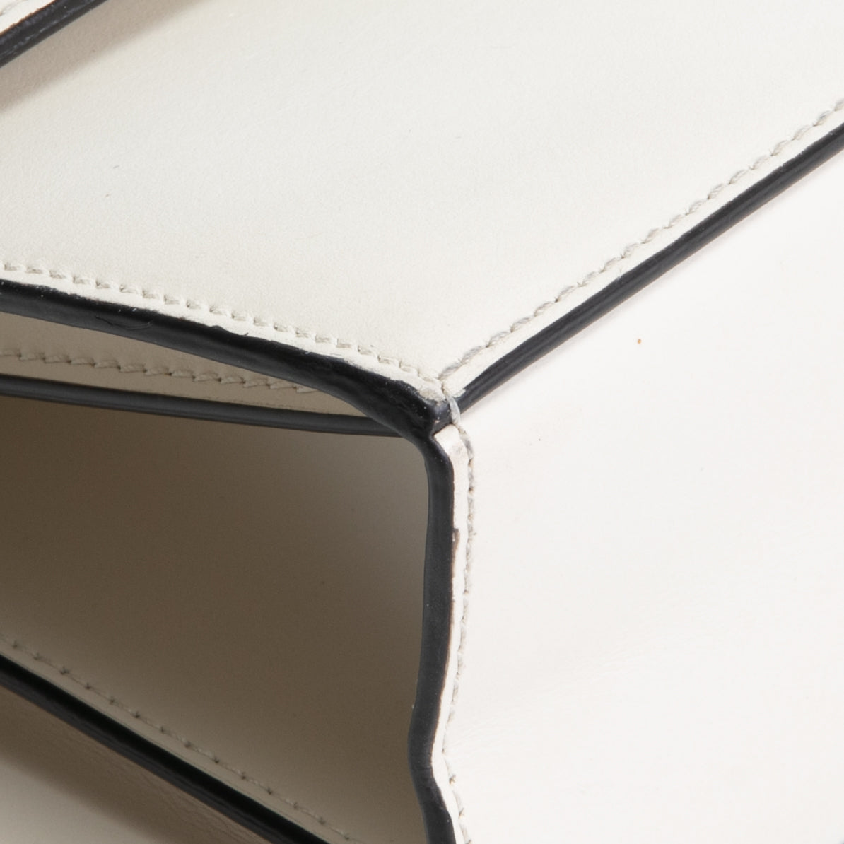 GUCCI Small Zumi Shoulder Bag - Ivory