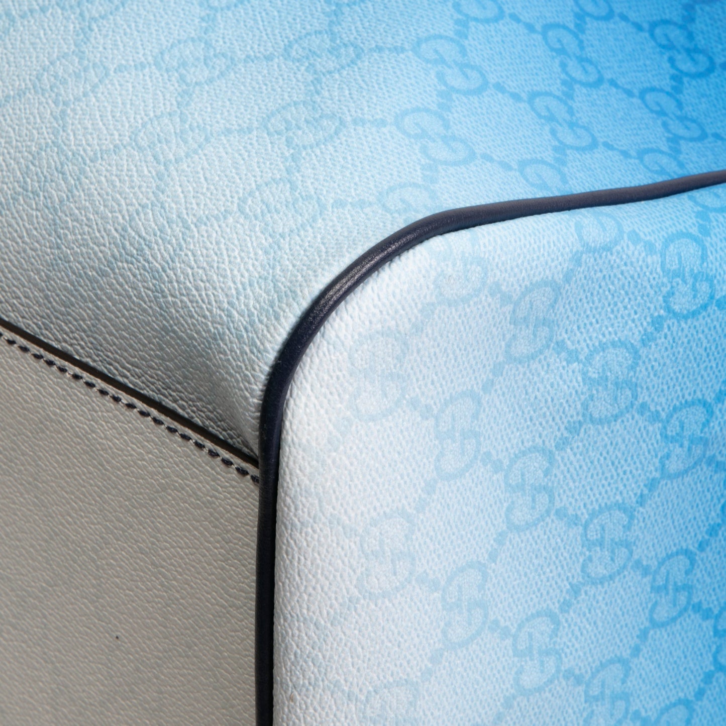GUCCI Chroma Large Duffle Bag Gradient GG Supreme - Blue
