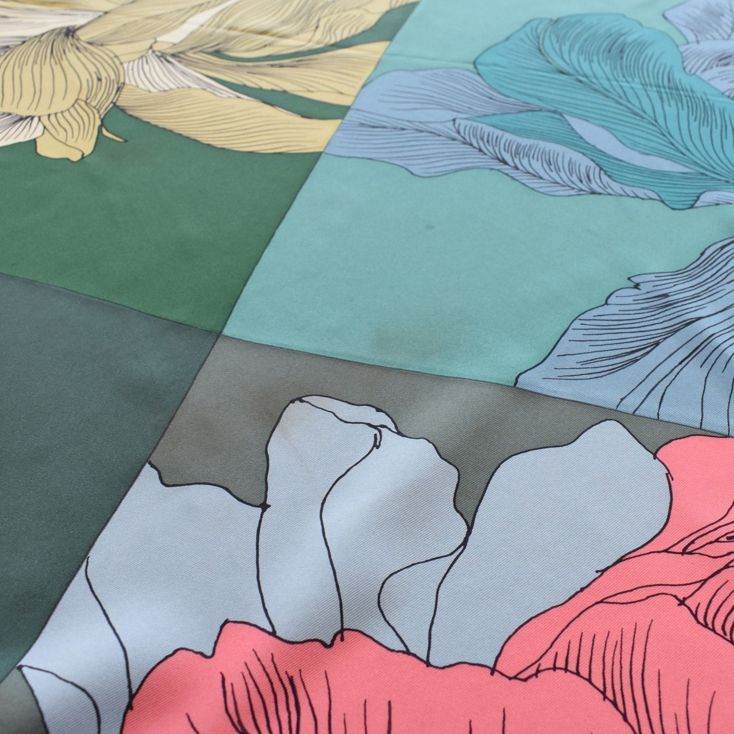 Hermes 'Etudes Pour Un Iris - Arc En Ciel' Scarf