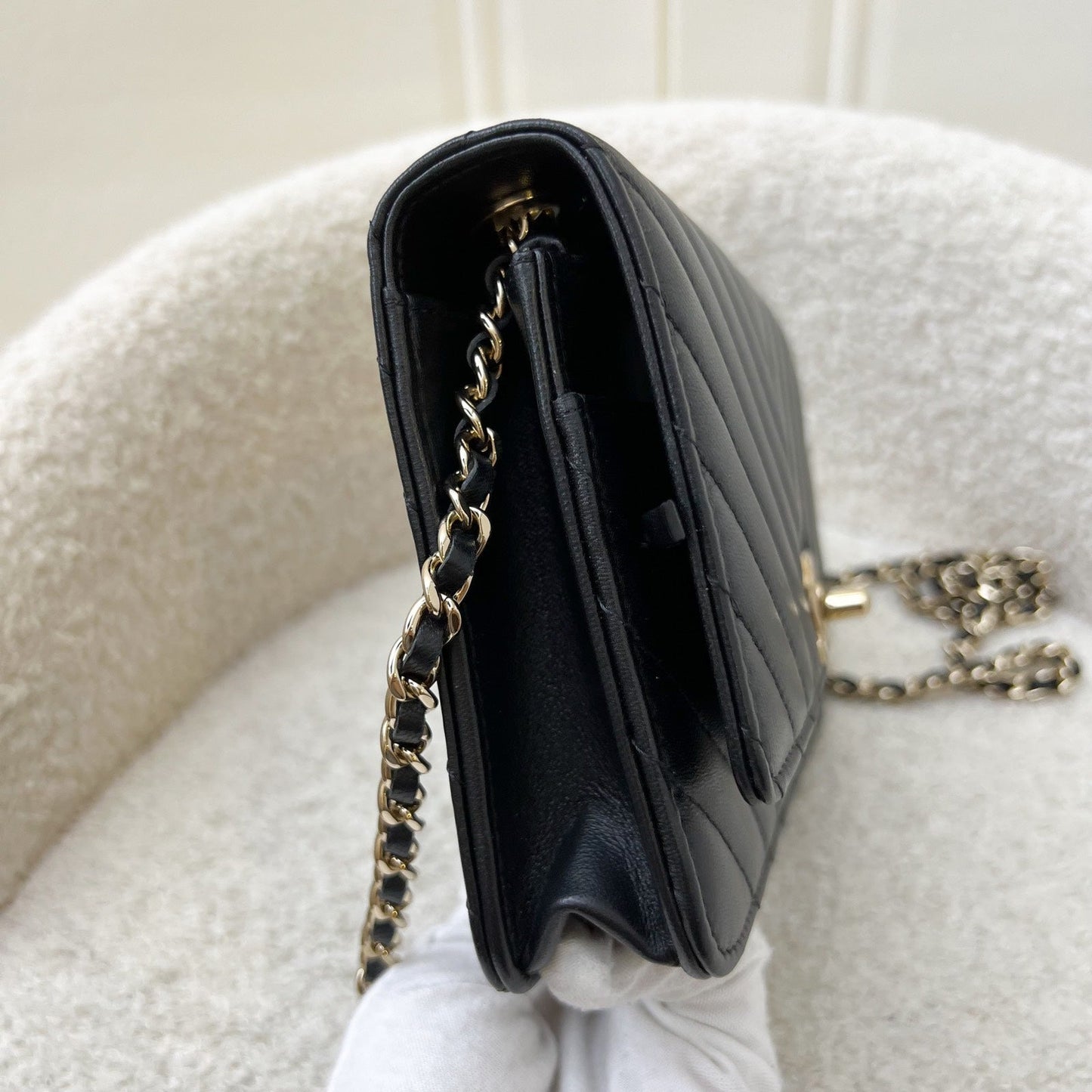 Chanel Trendy CC Wallet on Chain WOC in Black Chevron Lambskin and LGHW (Model: A80982)