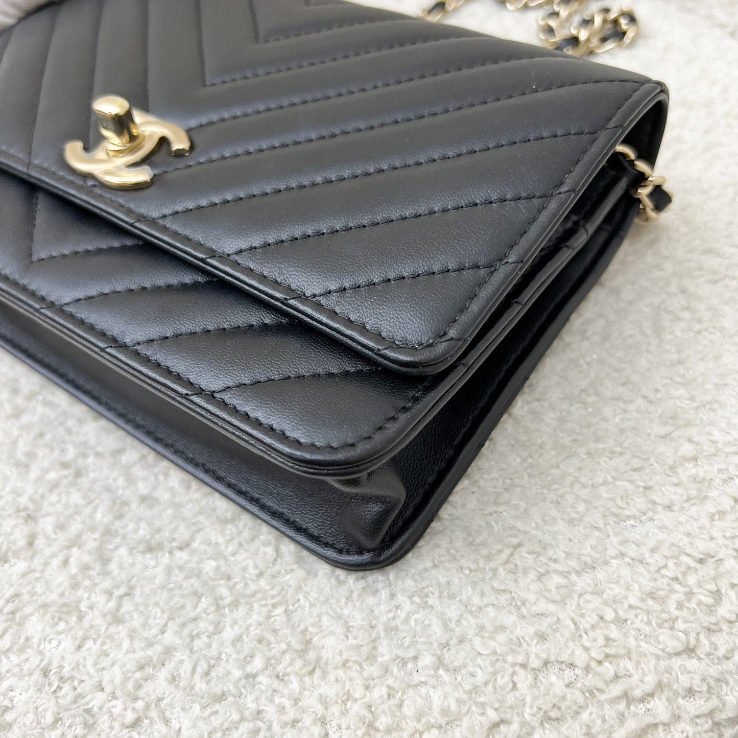 Chanel Trendy CC Wallet on Chain WOC in Black Chevron Lambskin and LGHW (Model: A80982)