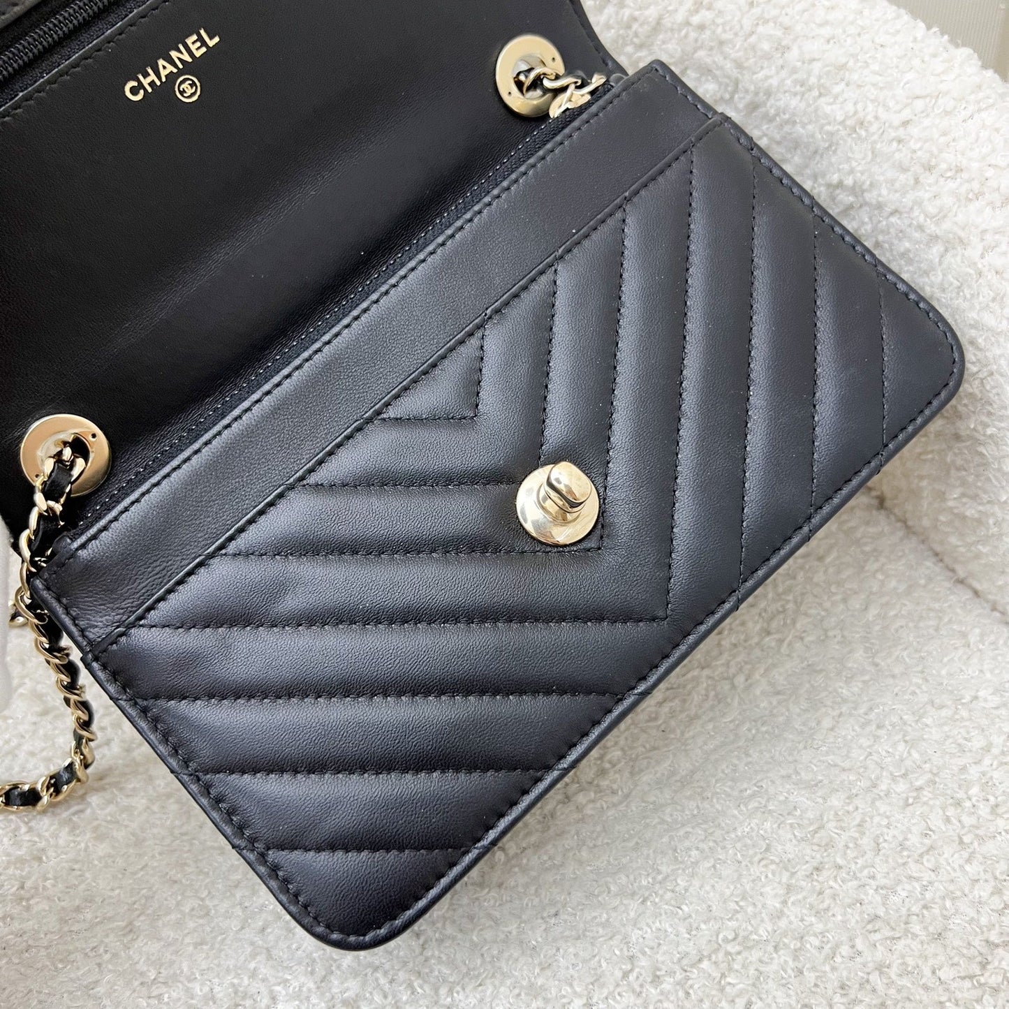 Chanel Trendy CC Wallet on Chain WOC in Black Chevron Lambskin and LGHW (Model: A80982)