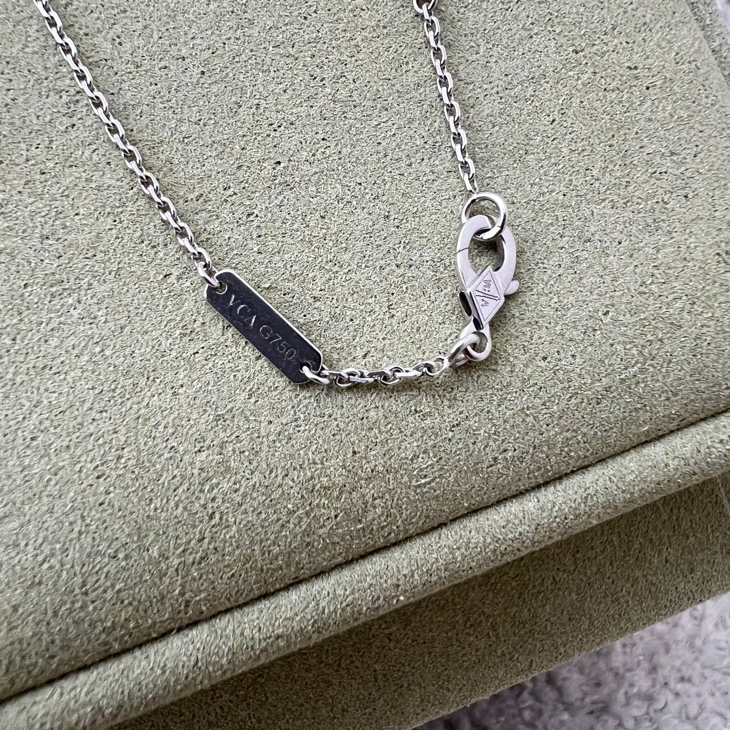 Van Cleef & Arpels VCA Perlee CHavik Shops3 Rows Pendant in 18K White Gold