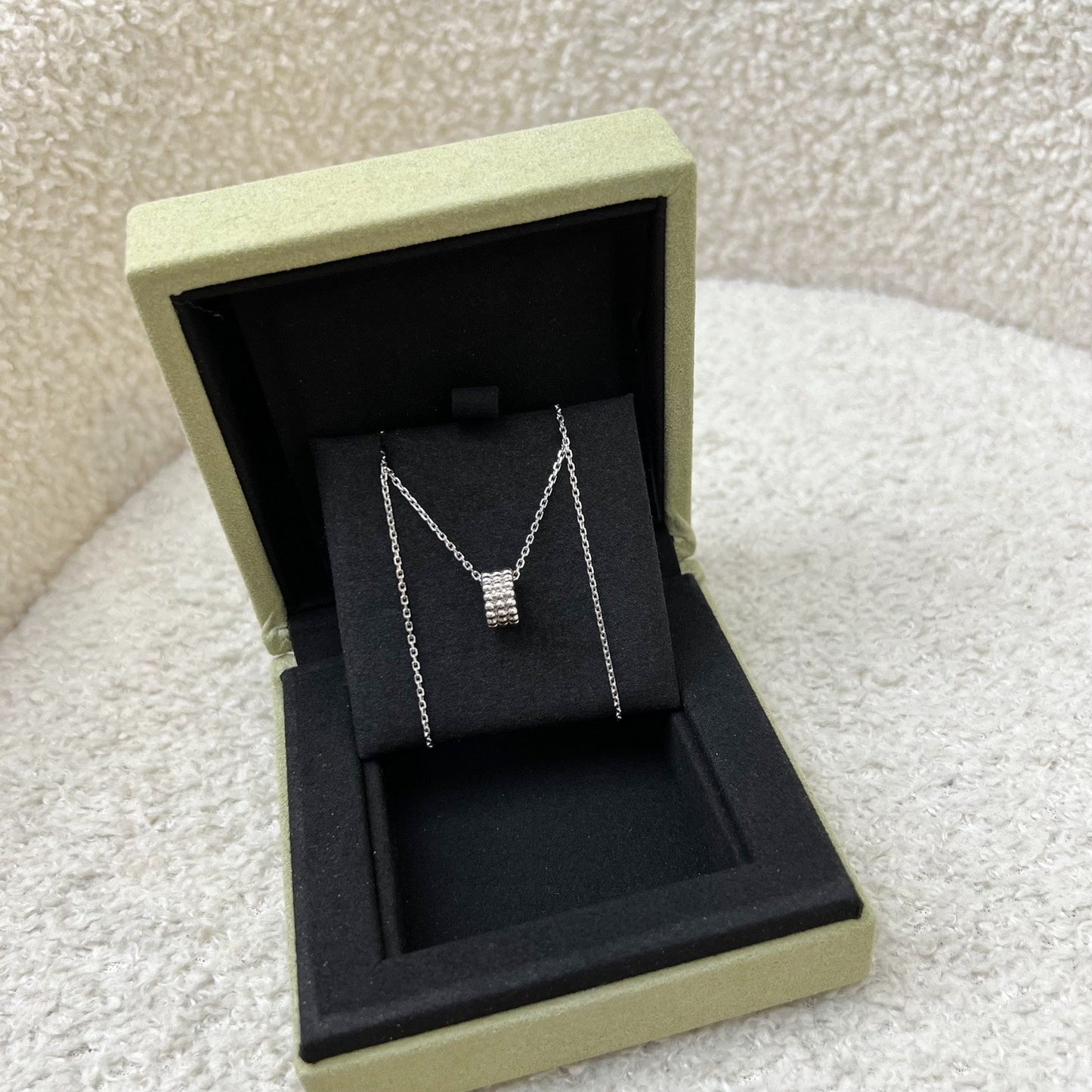 Van Cleef & Arpels VCA Perlee CHavik Shops3 Rows Pendant in 18K White Gold