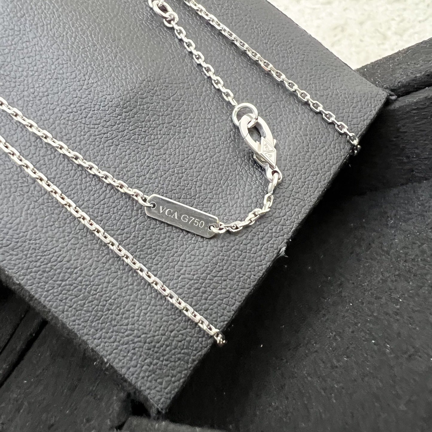 Van Cleef & Arpels VCA Perlee CHavik Shops3 Rows Pendant in 18K White Gold