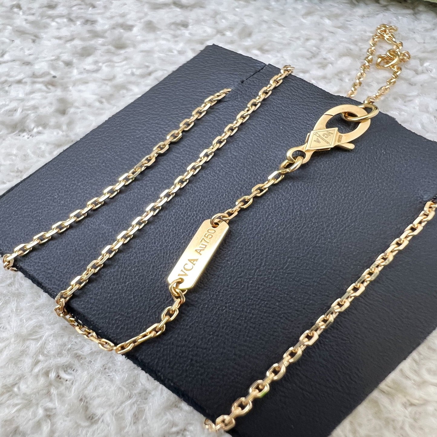 Van Cleef & Arpels VCA Vintage Alhambra Pendant Necklace with White Mother of Pearl MOP in 18K Yellow Gold (Ref: VCARA45900)