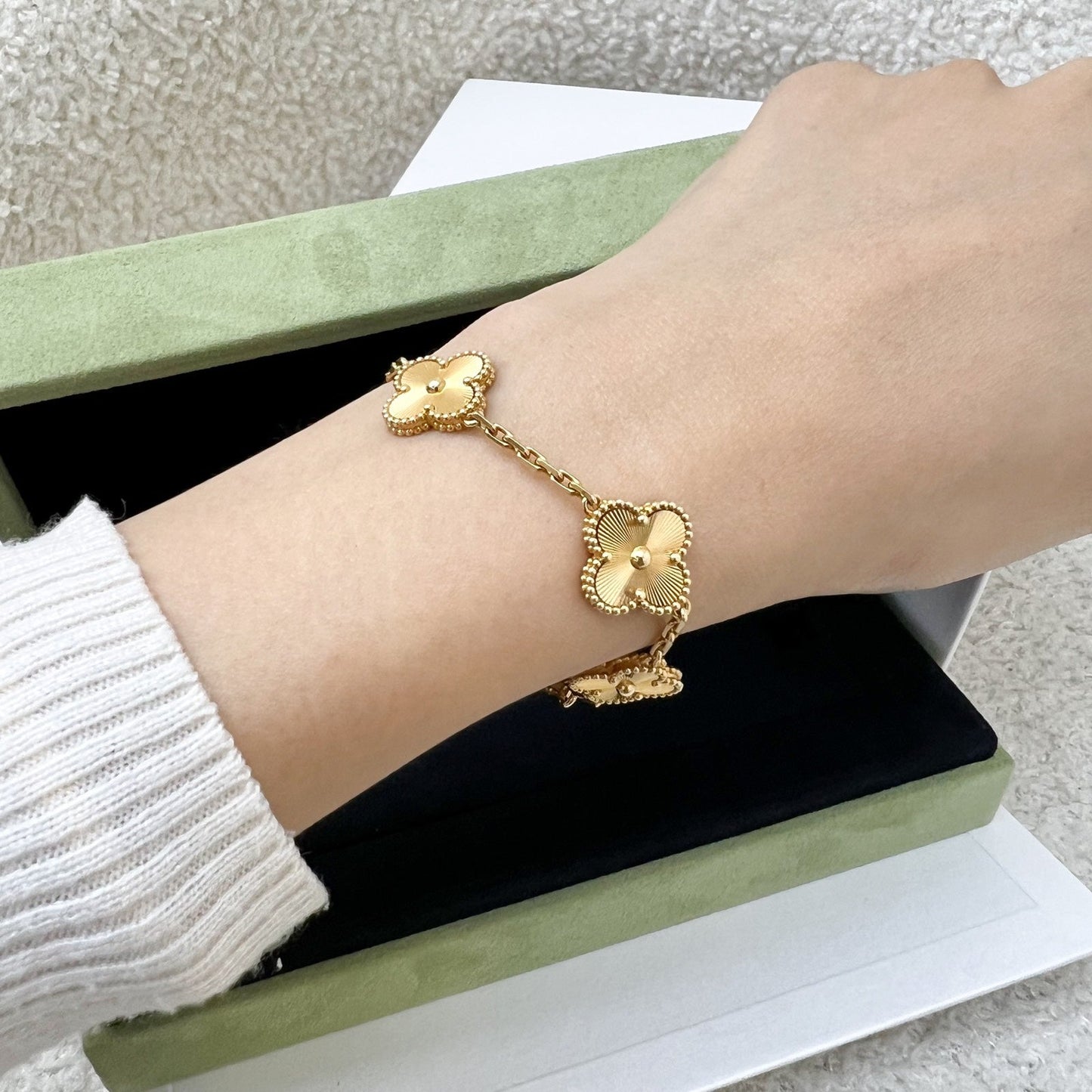 Van Cleef & Arpels VCA Vintage Alhambra 5 Motifs Guilloché Bracelet in 18K Yellow Gold (Extra 12 links) (Ref: VCARP3JK00)