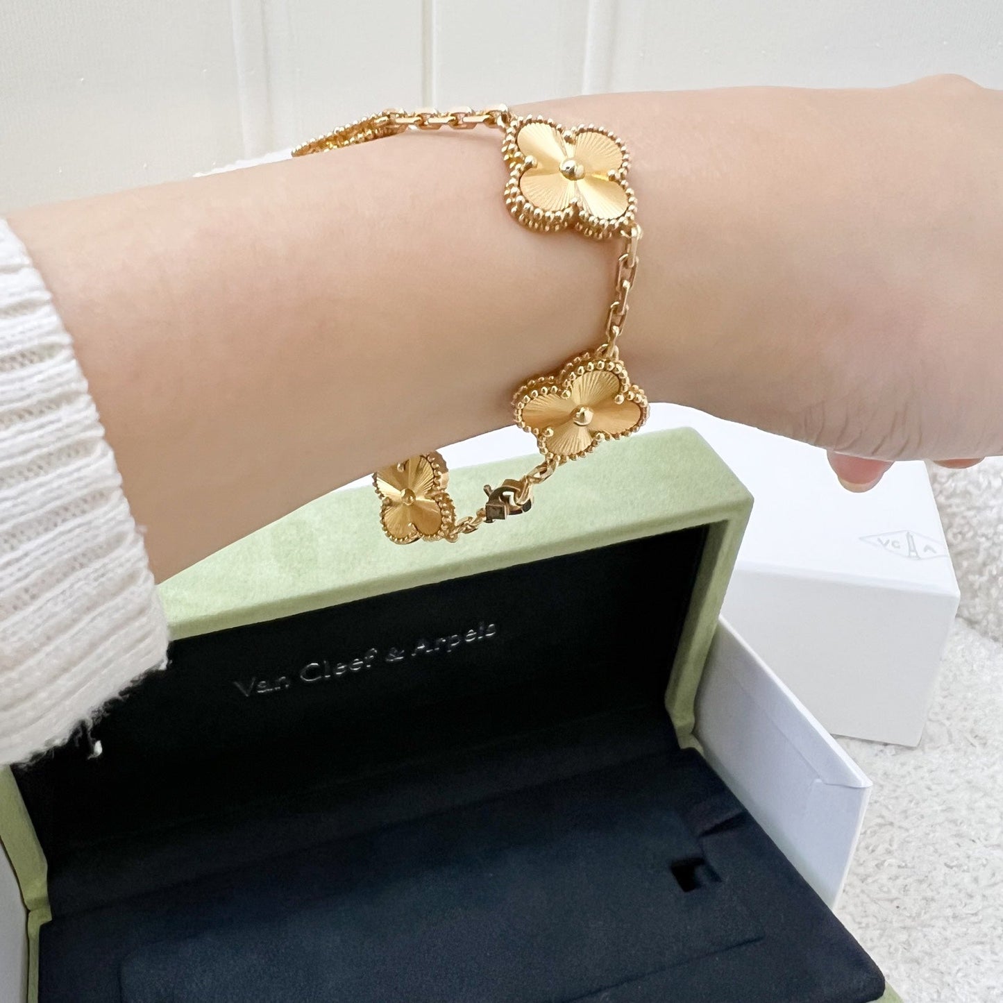 Van Cleef & Arpels VCA Vintage Alhambra 5 Motifs Guilloché Bracelet in 18K Yellow Gold (Extra 12 links) (Ref: VCARP3JK00)