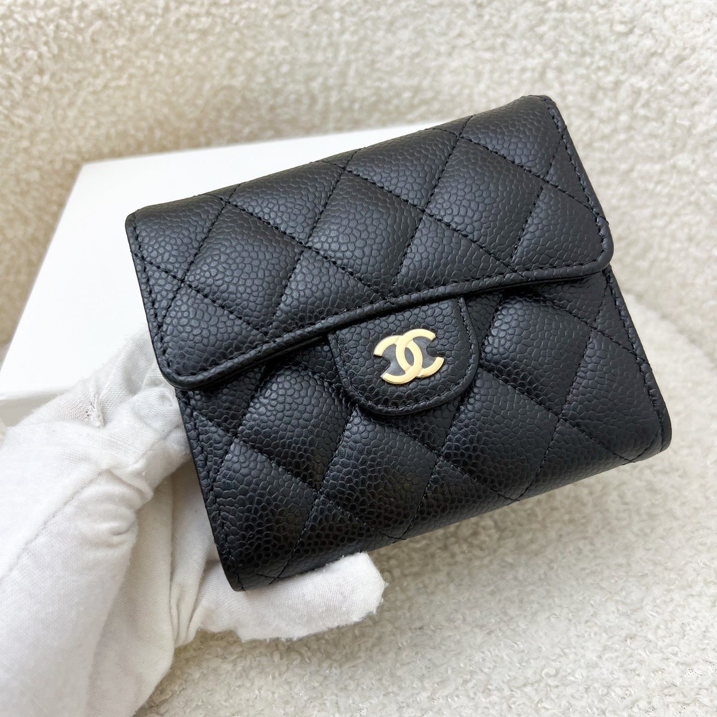 Chanel Classic Trifold Compact Wallet in Black Caviar and LGHW (AP0231)