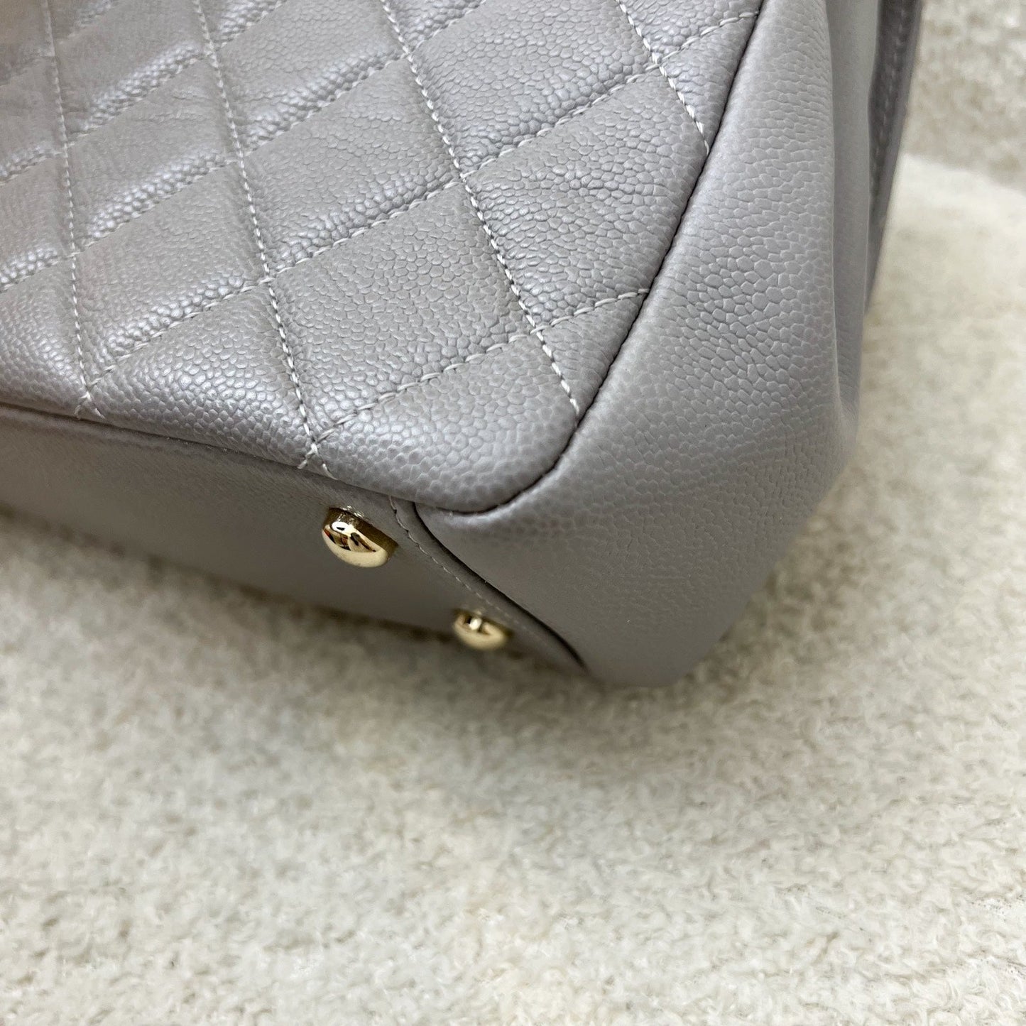 Chanel Medium Business Affinity Flap in 21B Grey Caviar and LGHW (Model: A93607)