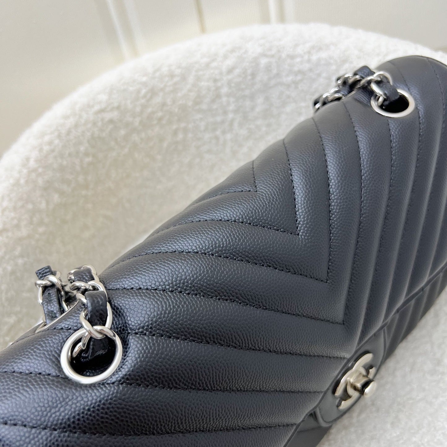 Chanel Medium Classic Flap CF in Chevron Quilted Black Caviar and SHW (Model: A01112)