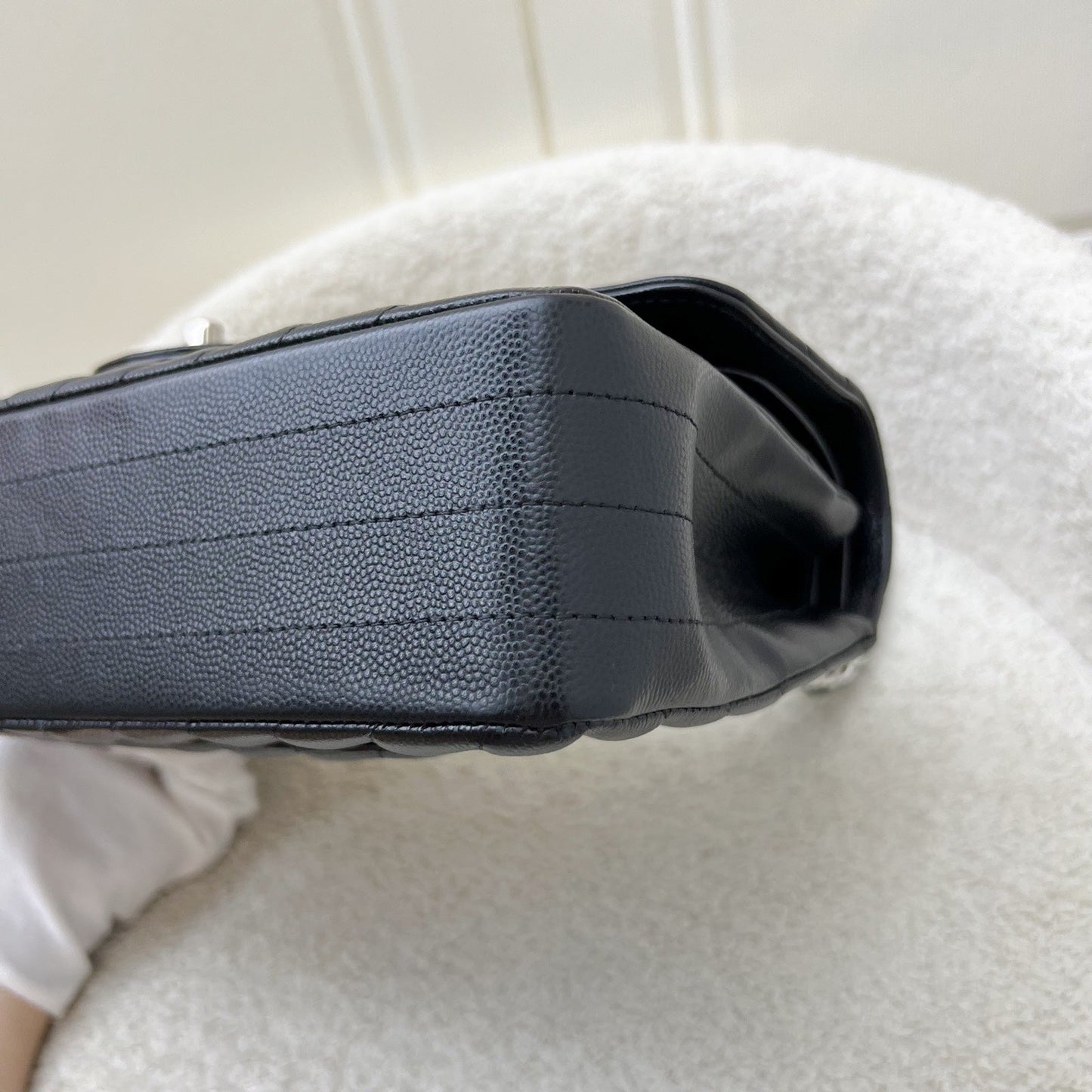 Chanel Medium Classic Flap CF in Chevron Quilted Black Caviar and SHW (Model: A01112)