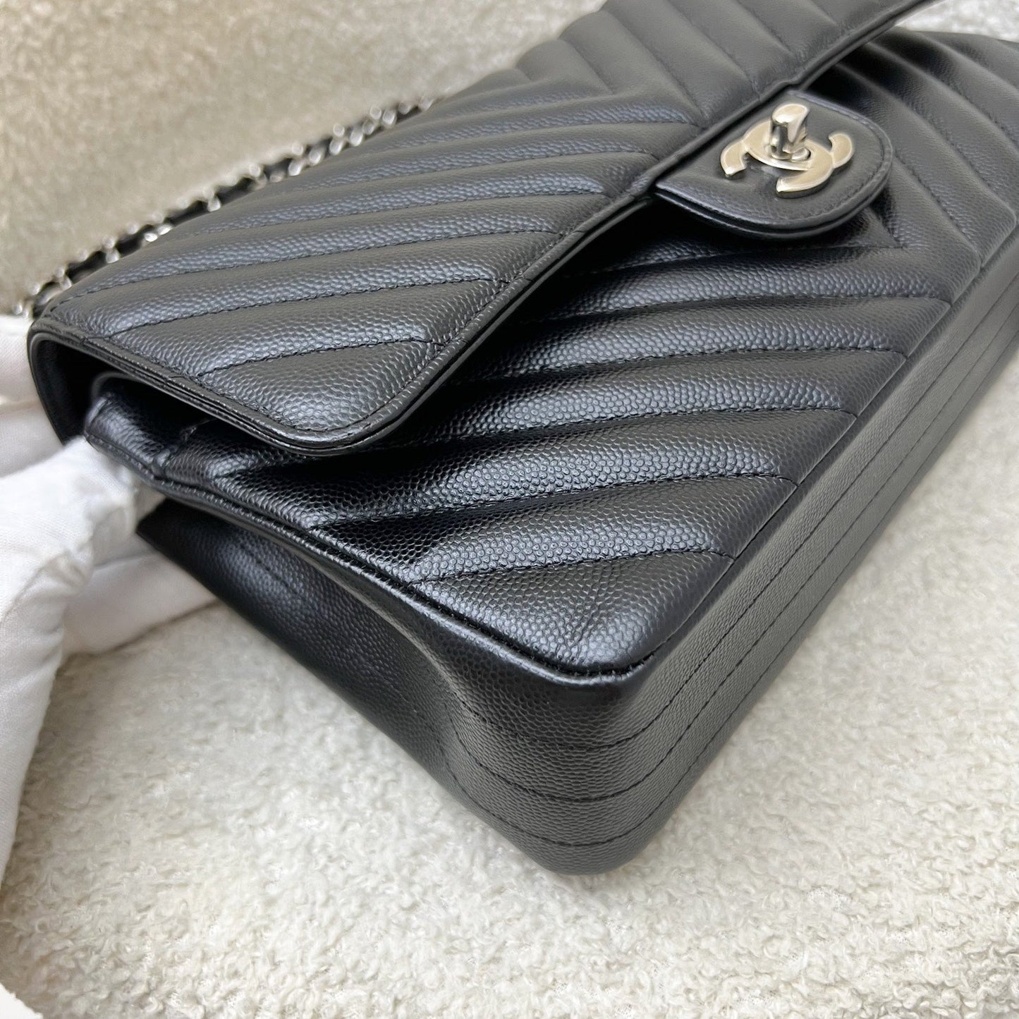 Chanel Medium Classic Flap CF in Chevron Quilted Black Caviar and SHW (Model: A01112)