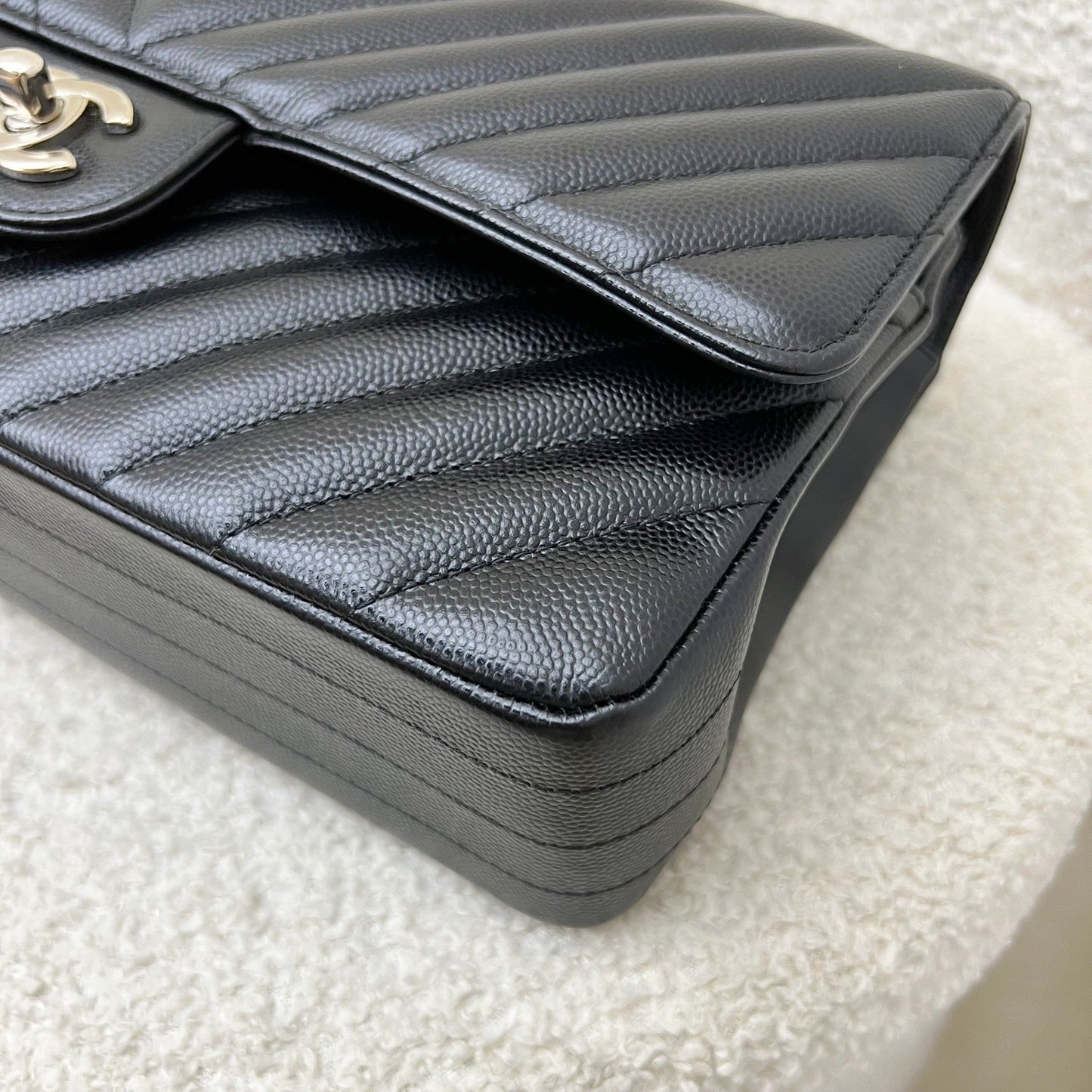 Chanel Medium Classic Flap CF in Chevron Quilted Black Caviar and SHW (Model: A01112)